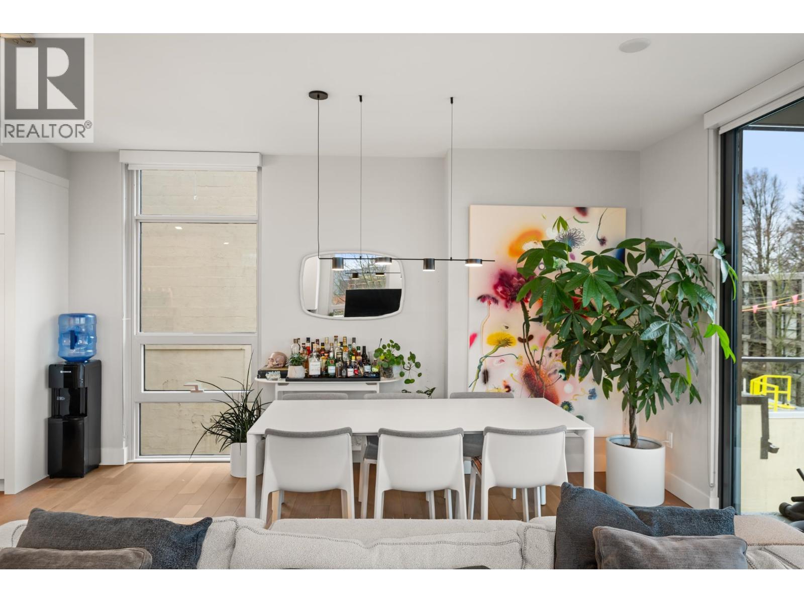 401 2687 Maple Street Property Photo 7