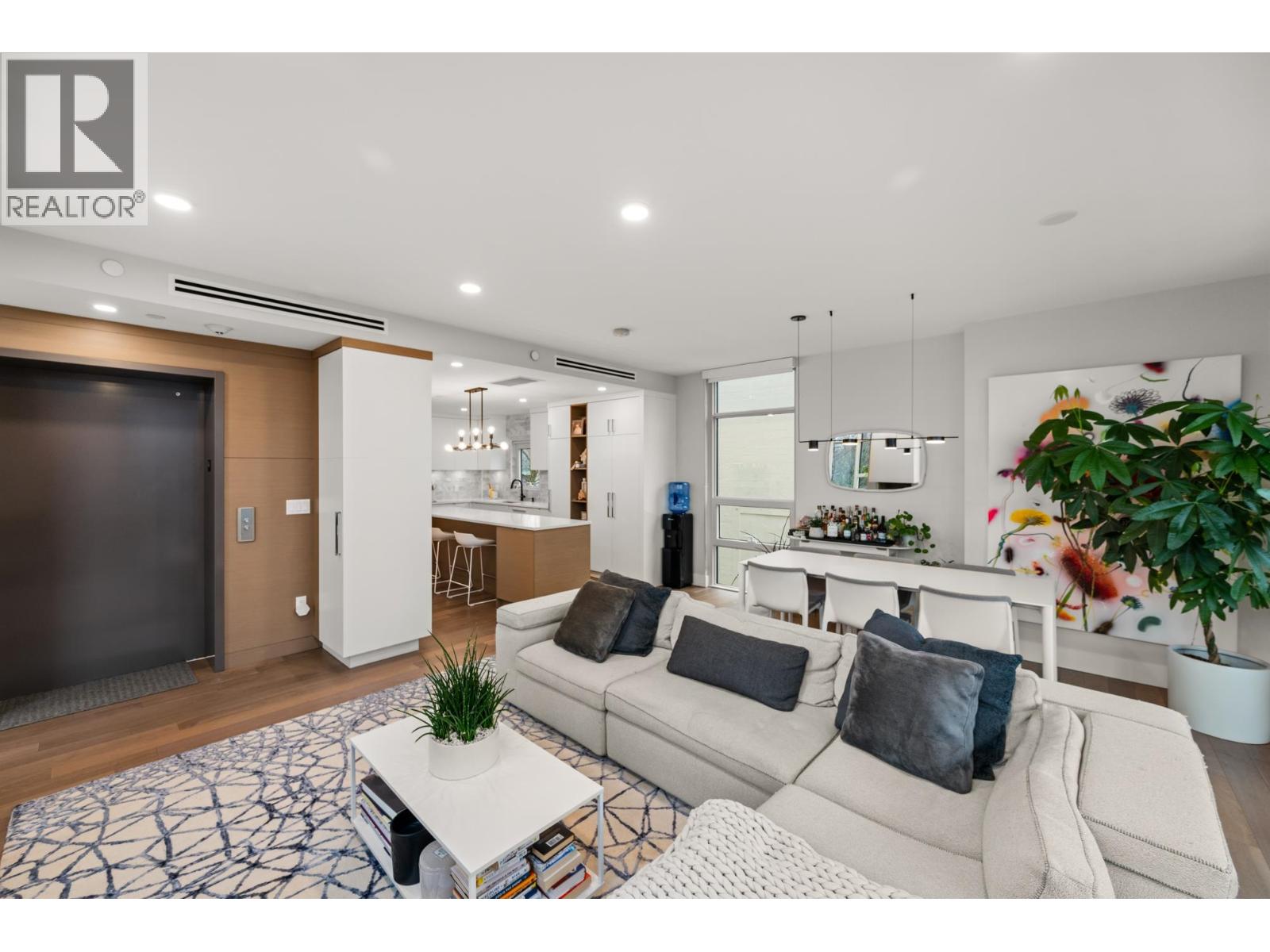 401 2687 Maple Street Property Photo 8