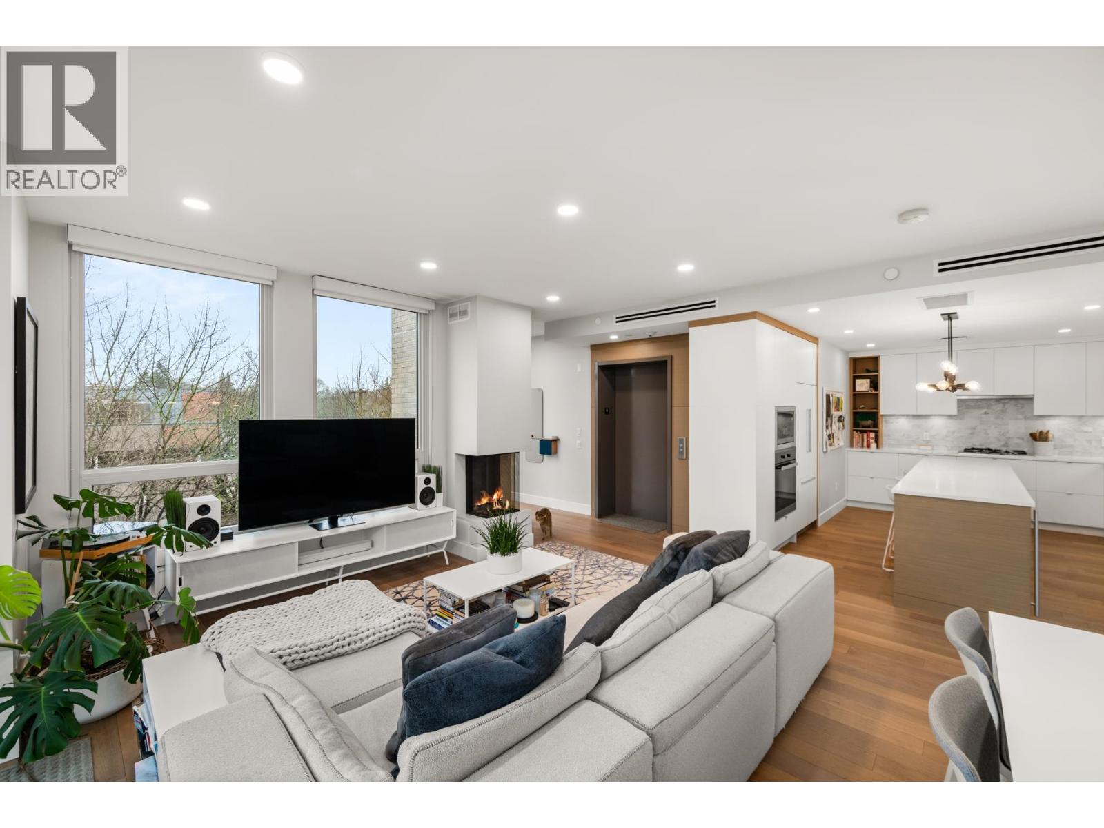 401 2687 Maple Street Property Photo 10