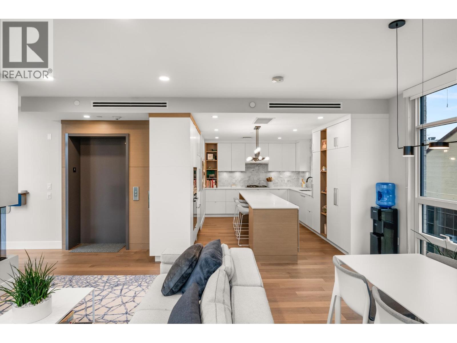 401 2687 Maple Street Property Photo 11