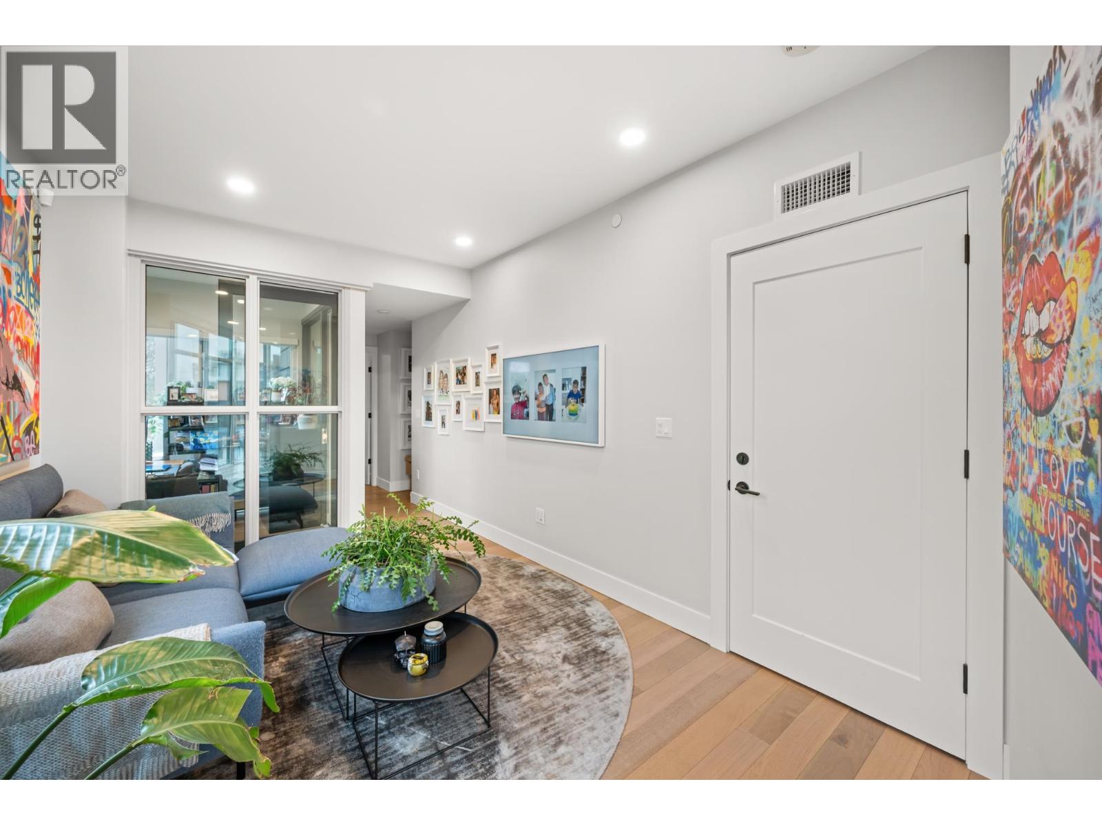 401 2687 Maple Street Property Photo 12