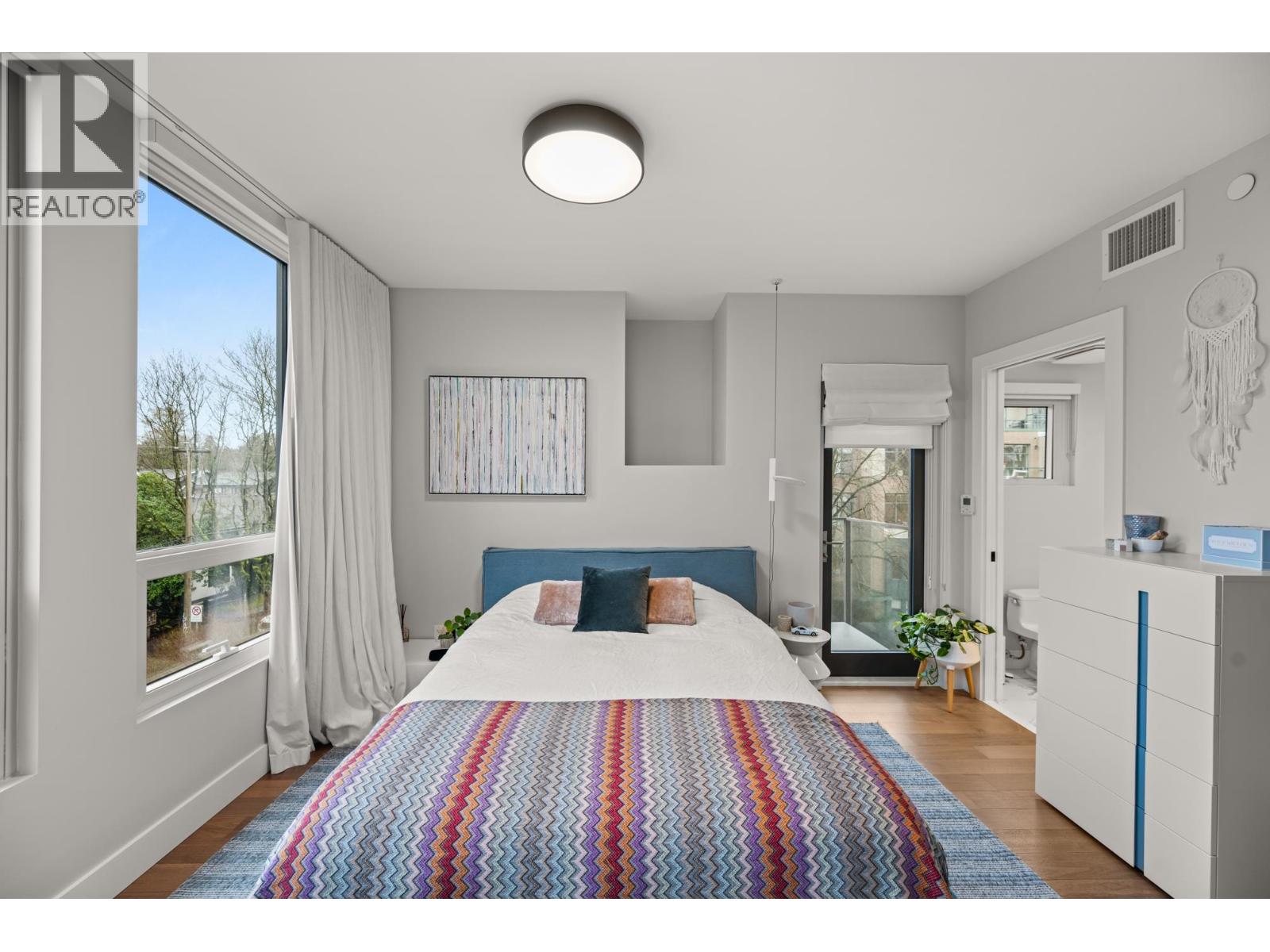 401 2687 Maple Street Property Photo 24