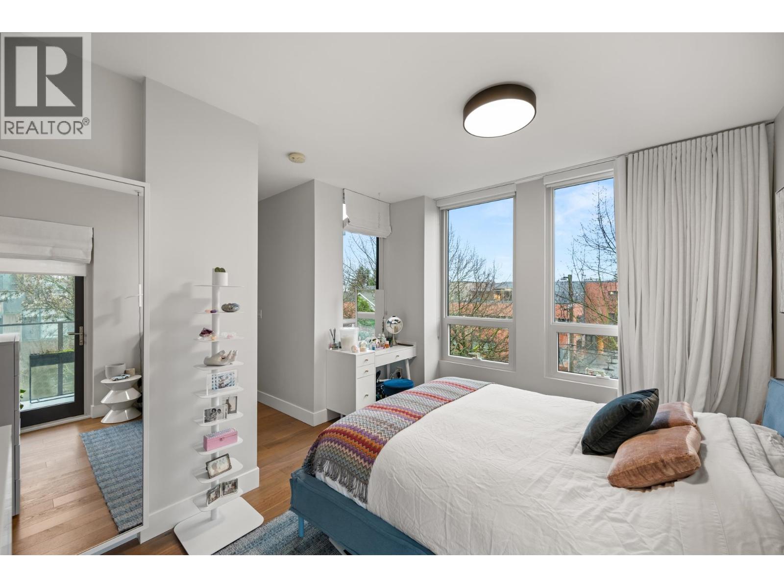 401 2687 Maple Street Property Photo 27