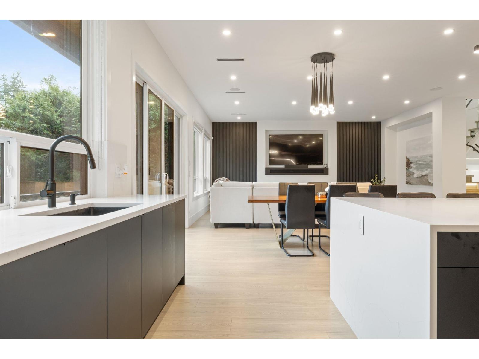 13125 14 Avenue Property Photo 5