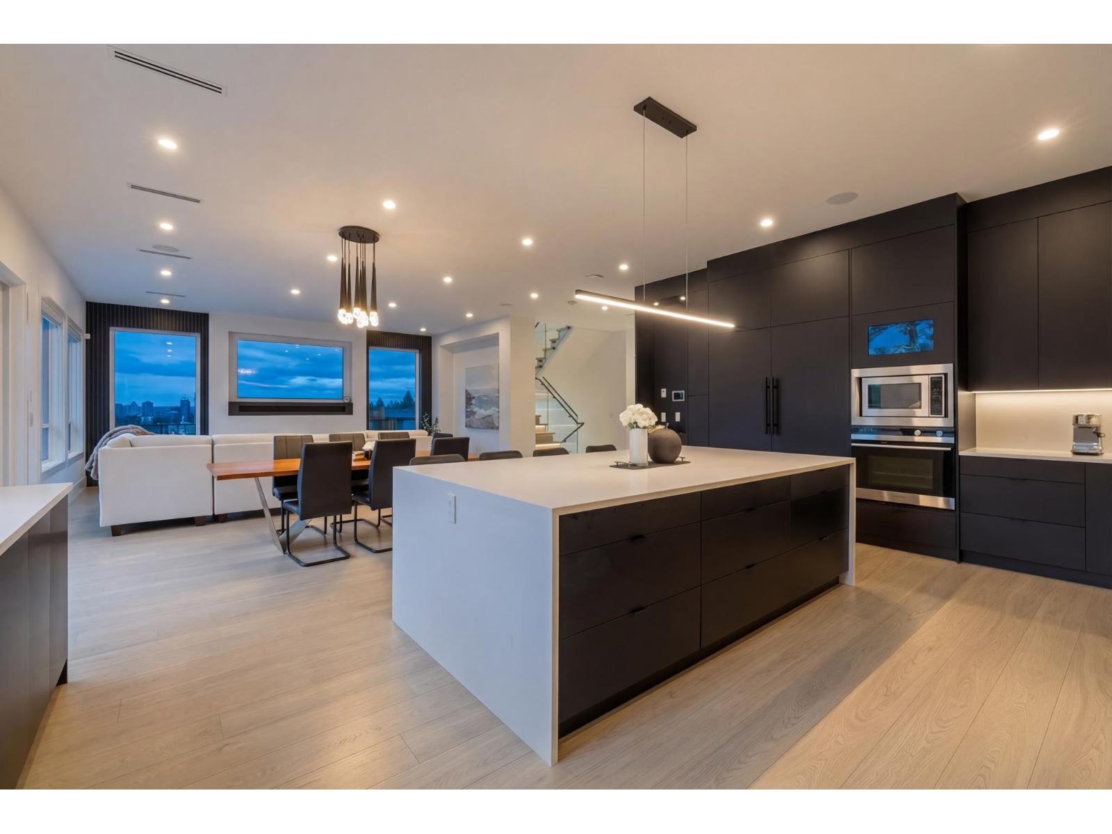 13125 14 Avenue Property Photo 6