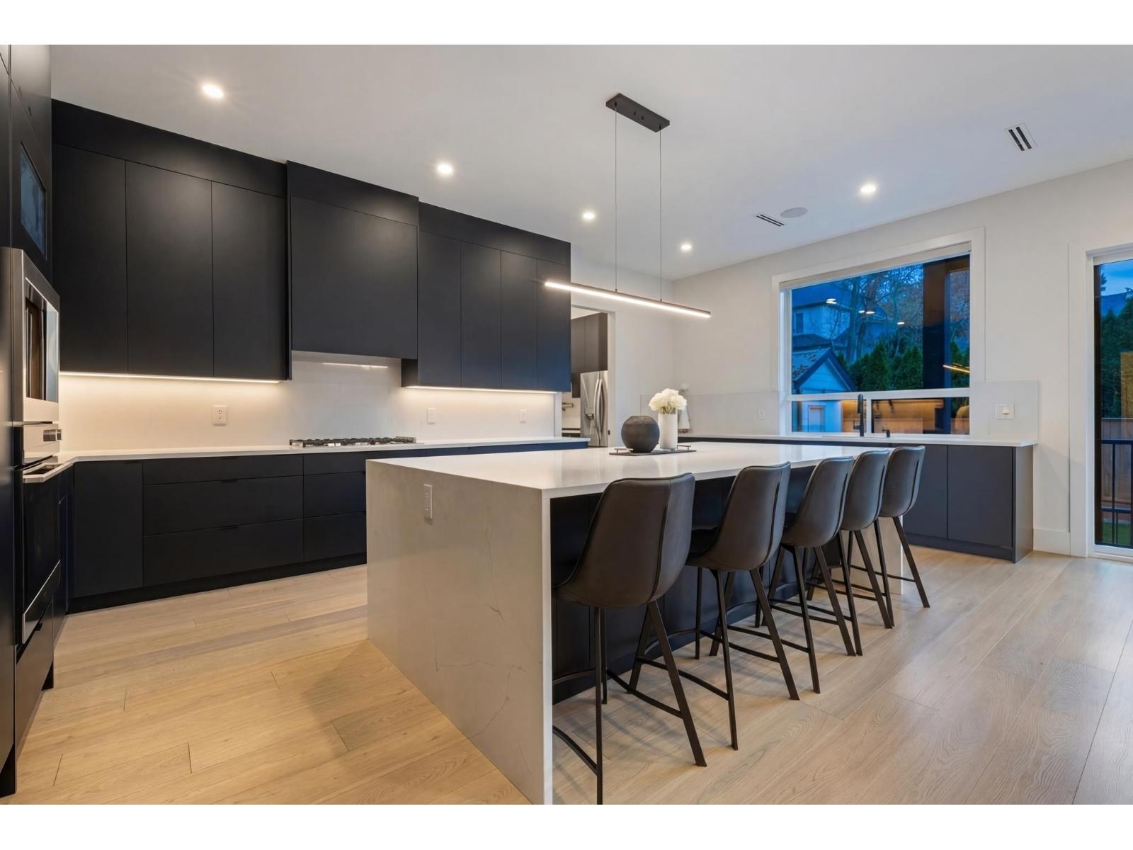 13125 14 Avenue Property Photo 7