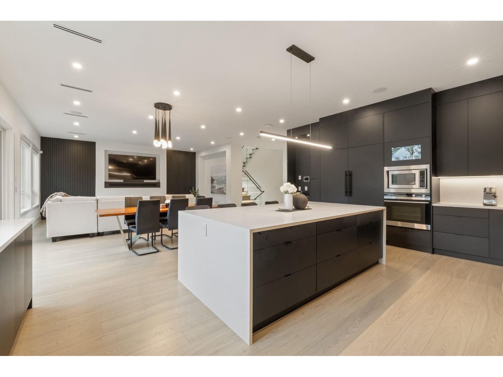 13125 14 Avenue Property Photo 8