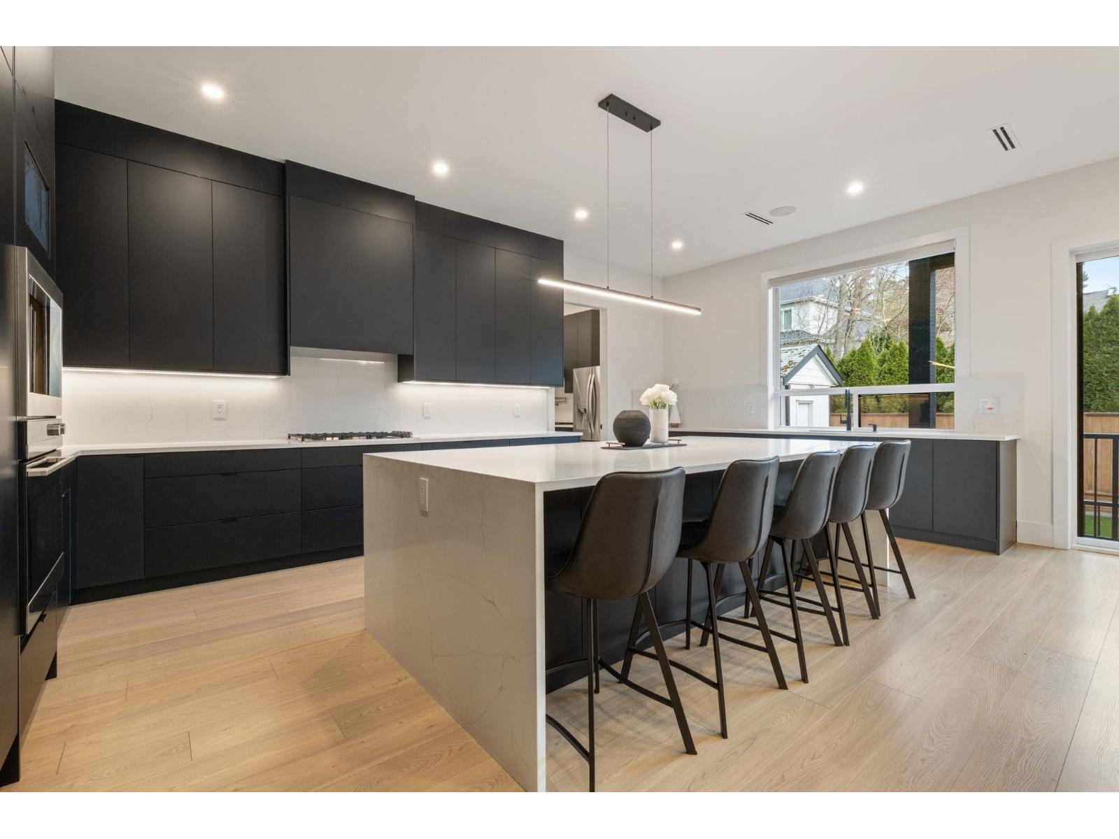 13125 14 Avenue Property Photo 9