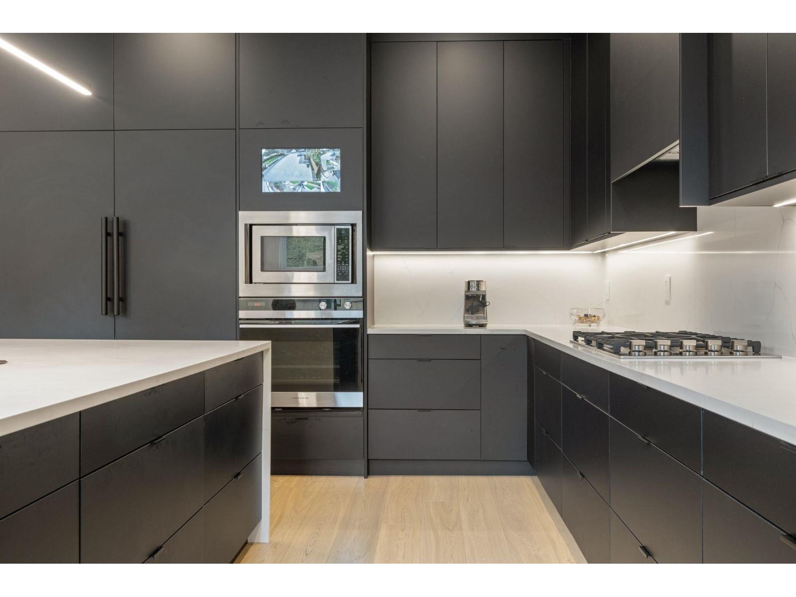 13125 14 Avenue Property Photo 11