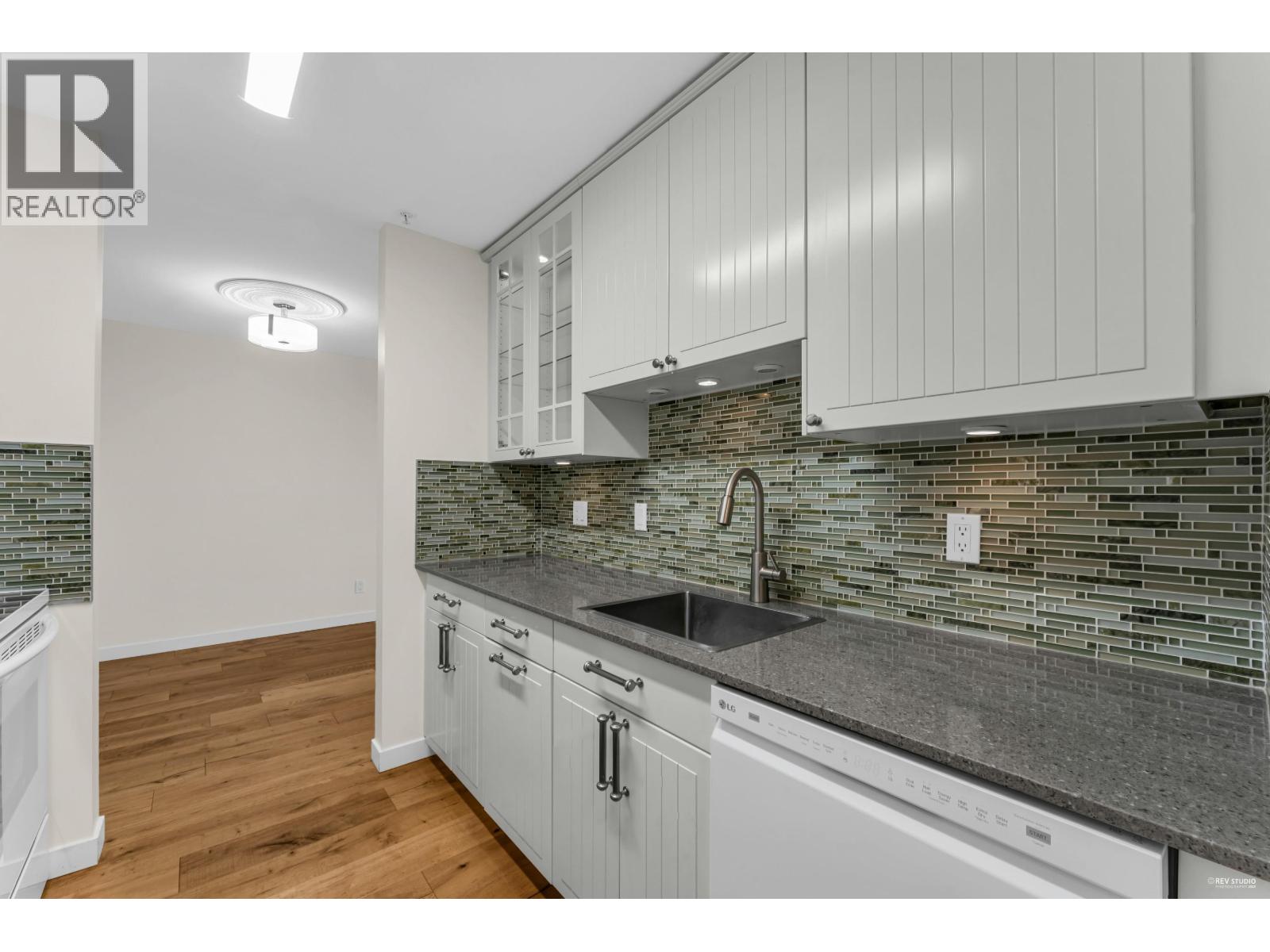 302 4758 53 Street Property Photo 8