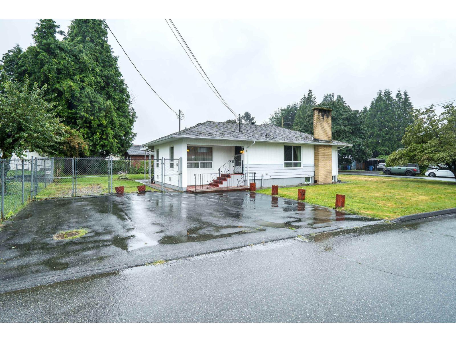 2084 Hollyberry Court Property Photo 3
