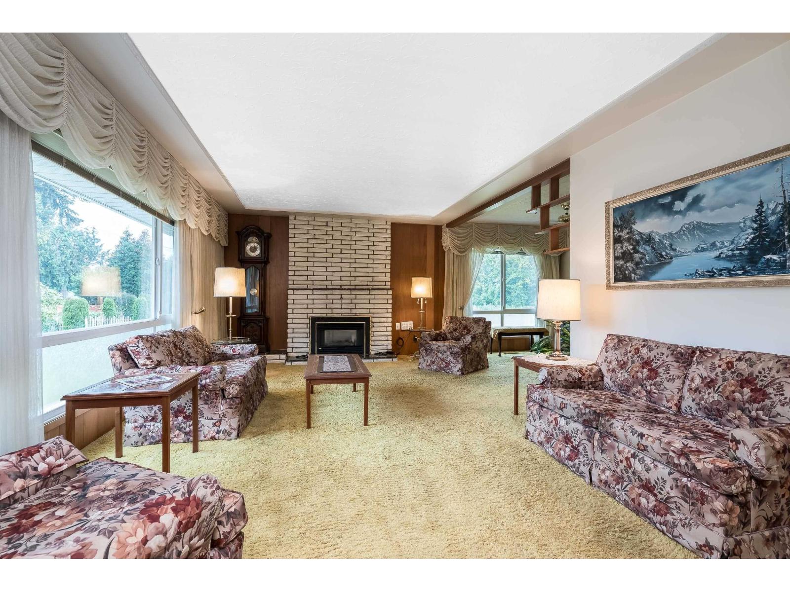 2084 Hollyberry Court Property Photo 6