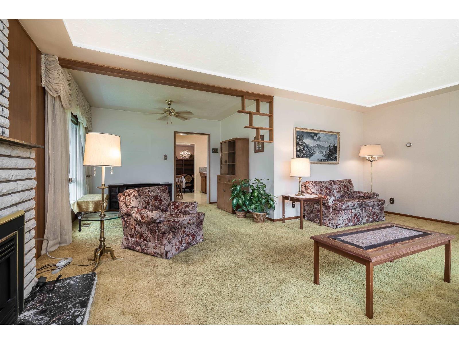 2084 Hollyberry Court Property Photo 8