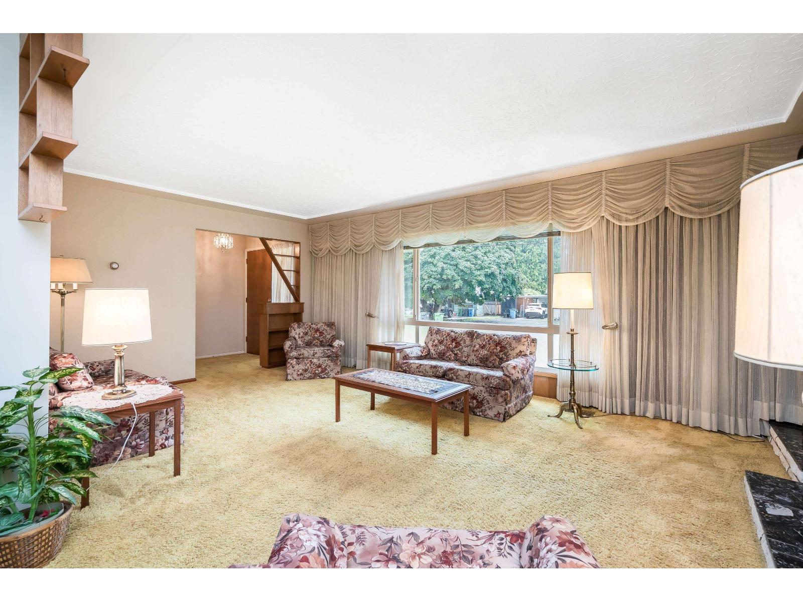 2084 Hollyberry Court Property Photo 10
