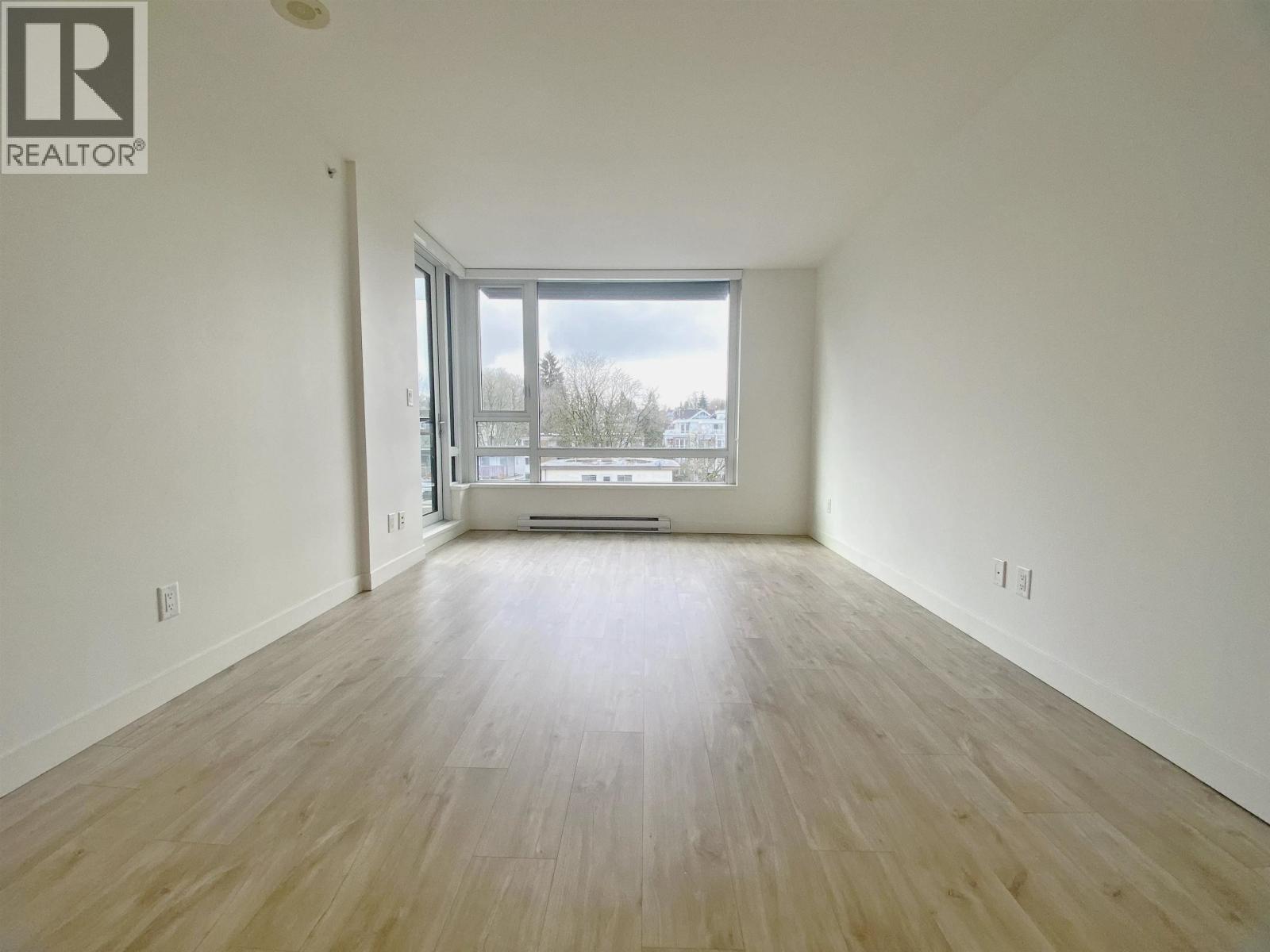 802 238 W Broadway Property Photo 3