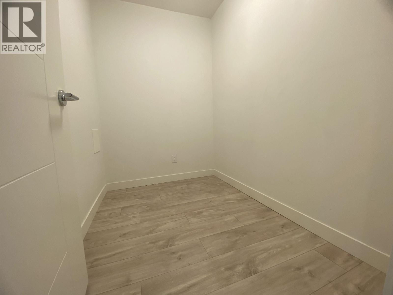 802 238 W Broadway Property Photo 8
