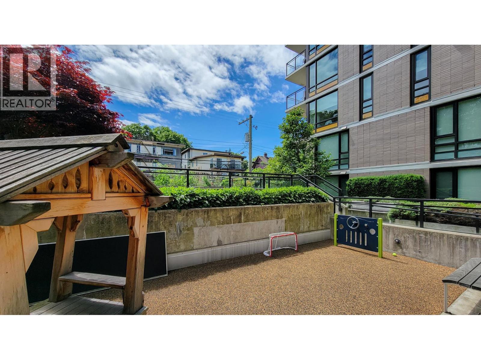 802 238 W Broadway Property Photo 11