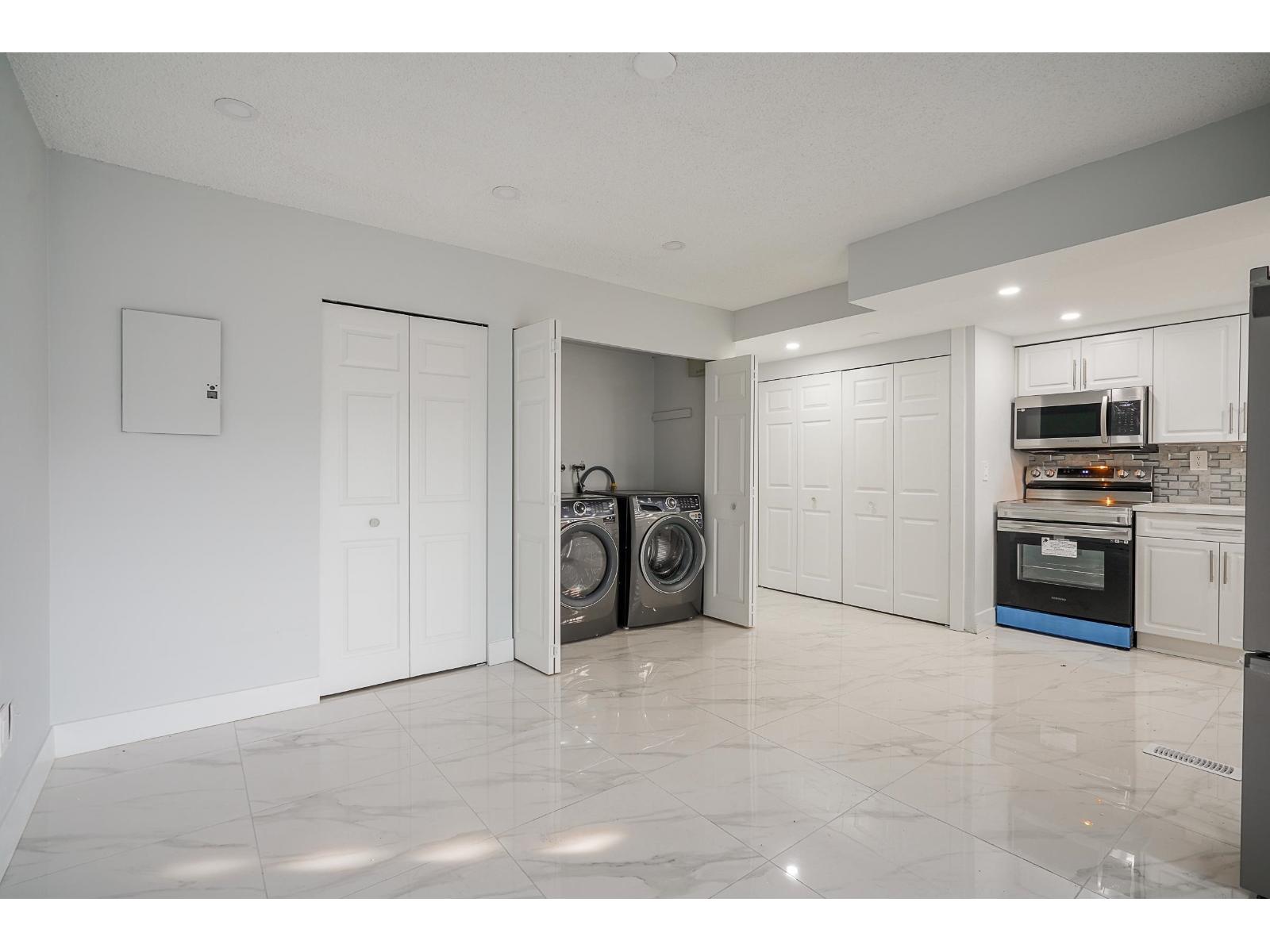 32382-32384 Brant Avenue Property Photo 6