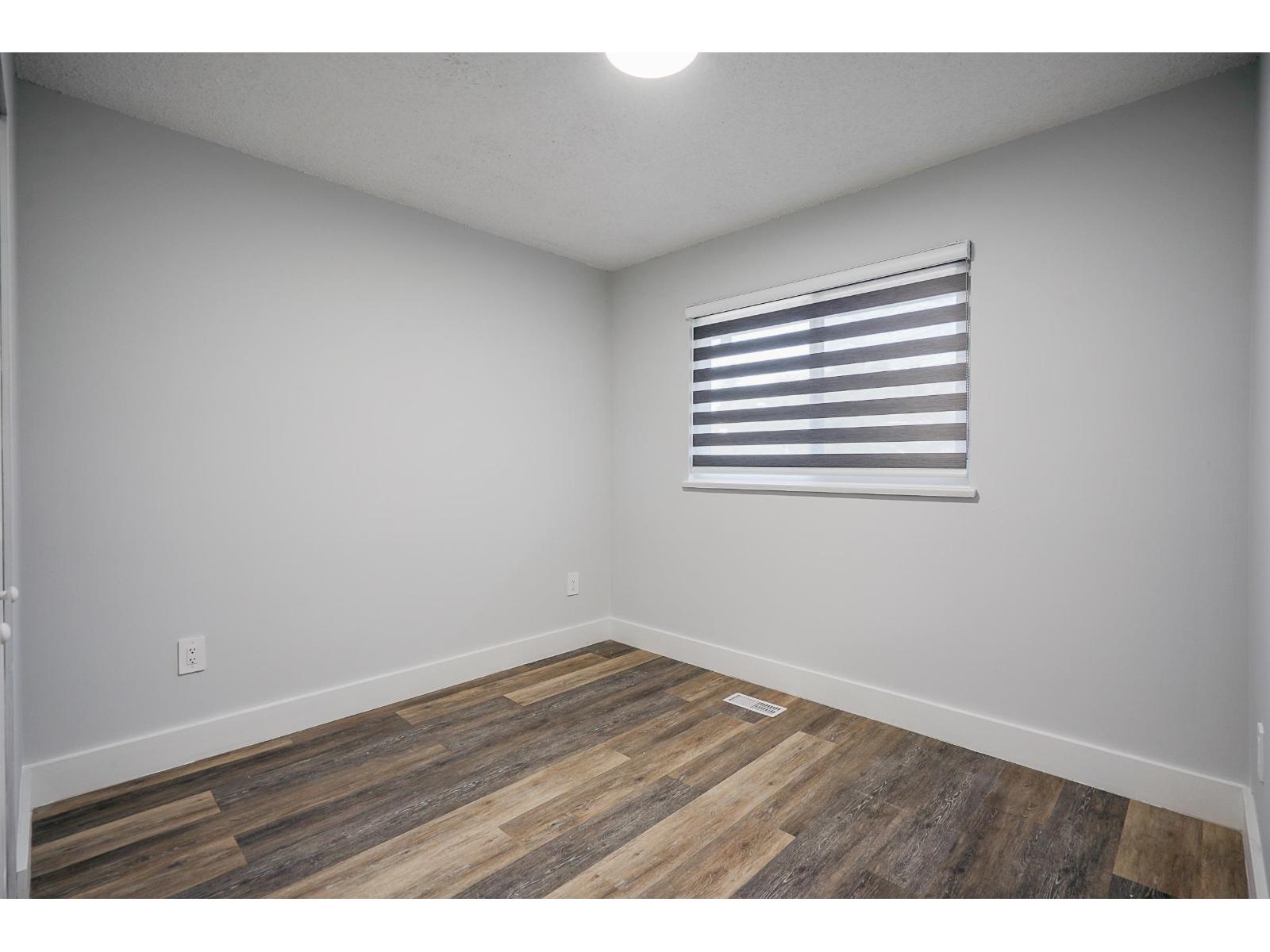 32382-32384 Brant Avenue Property Photo 19