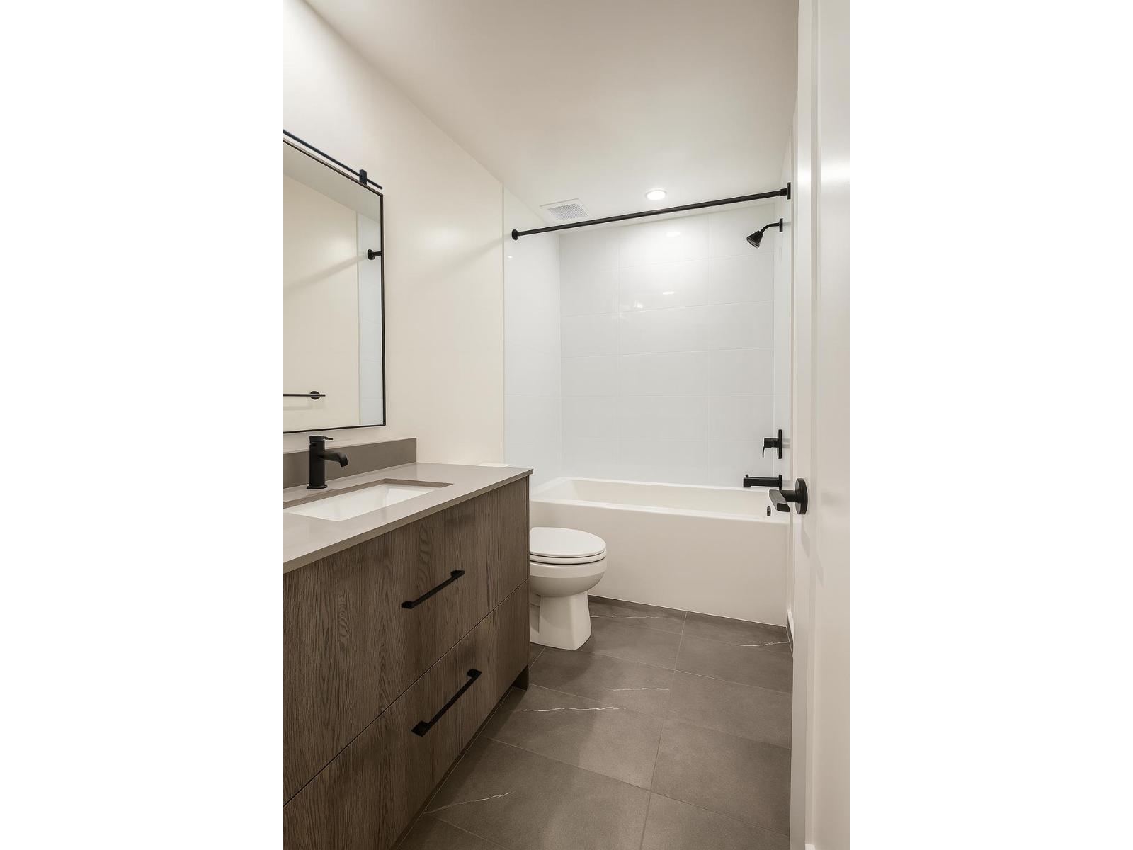 407 27215 Aldergrove Town Centre Drive Property Photo 9
