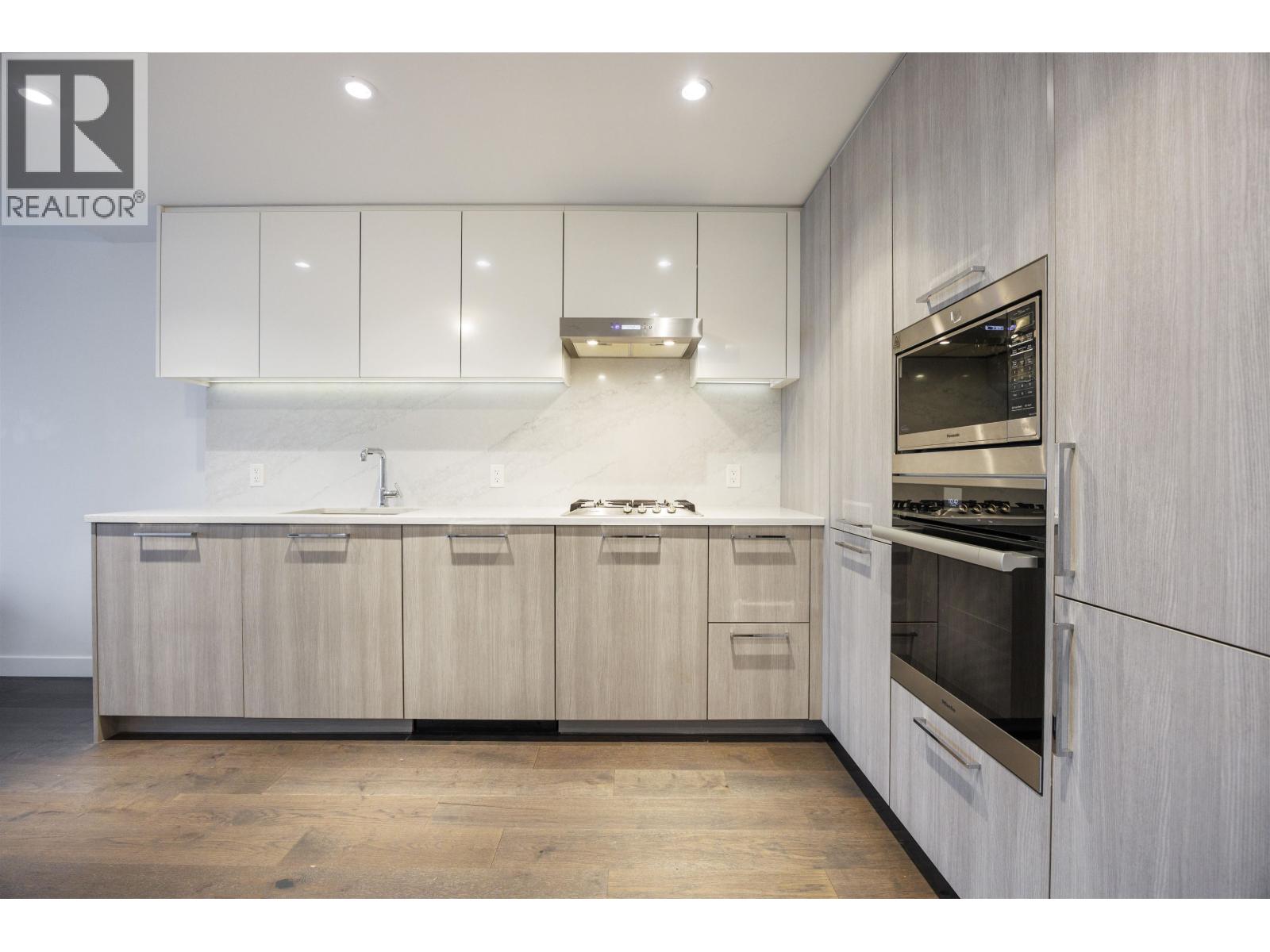 806 8155 Capstan Way Property Photo 1