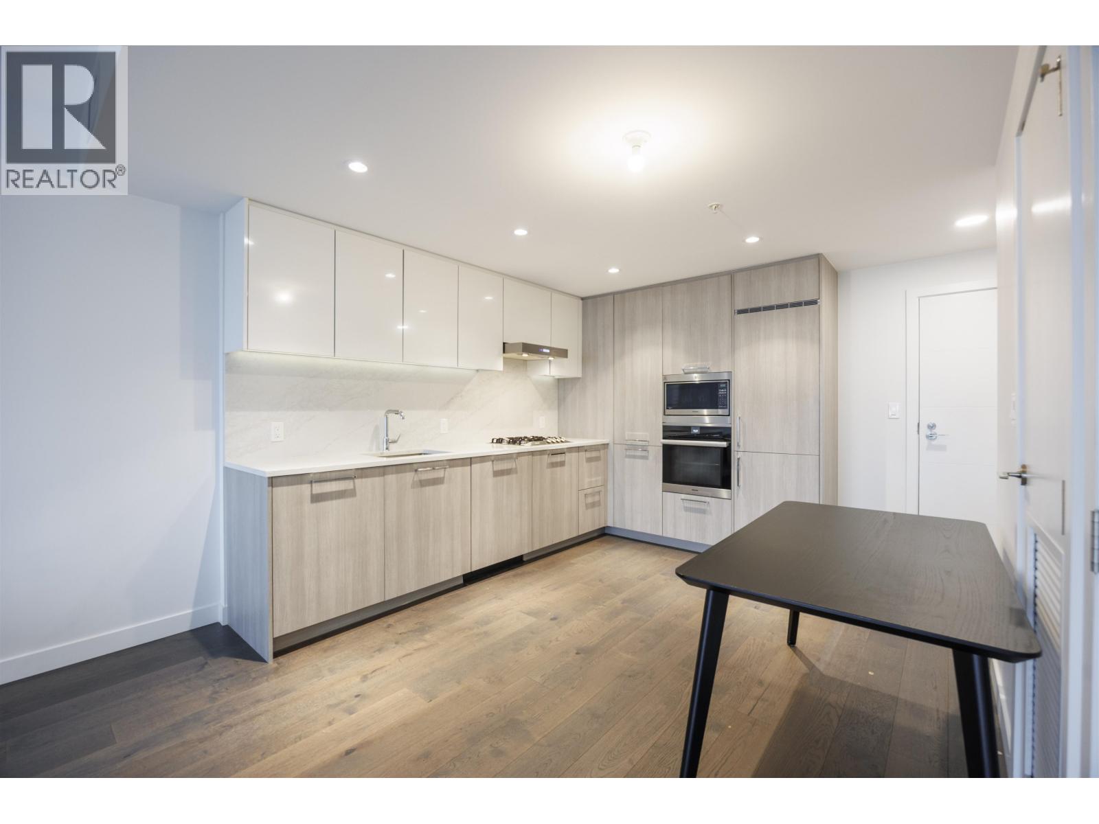 806 8155 Capstan Way Property Photo 4