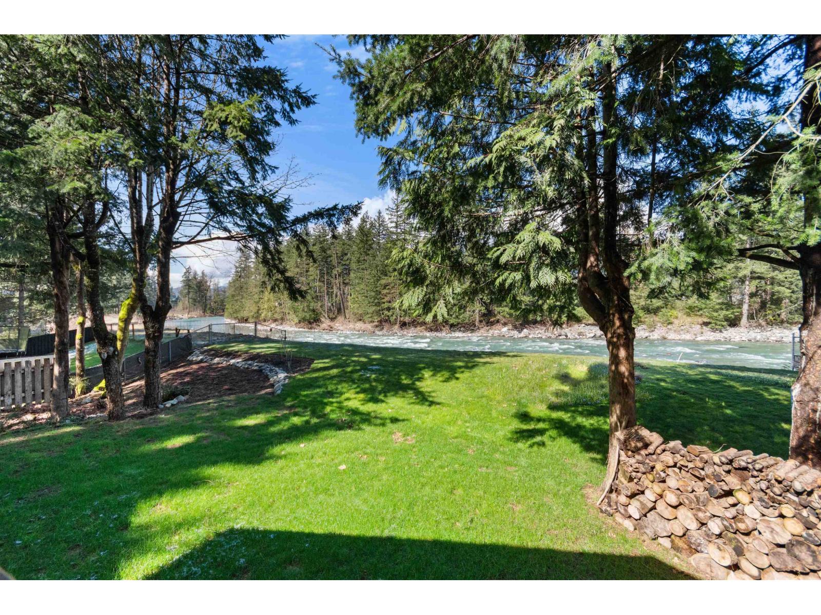 30 Robertson Crescent Property Photo 2