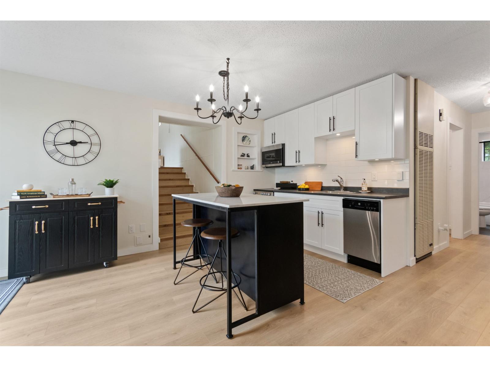 30 Robertson Crescent Property Photo 11
