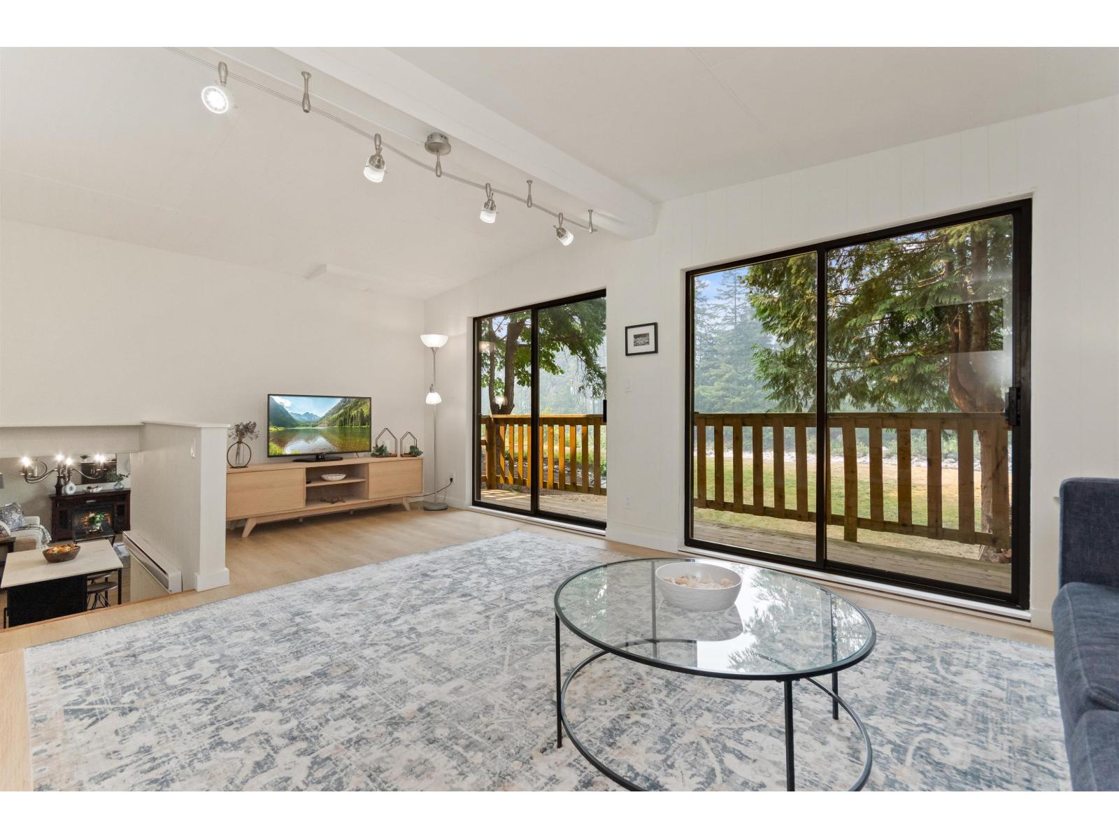 30 Robertson Crescent Property Photo 14