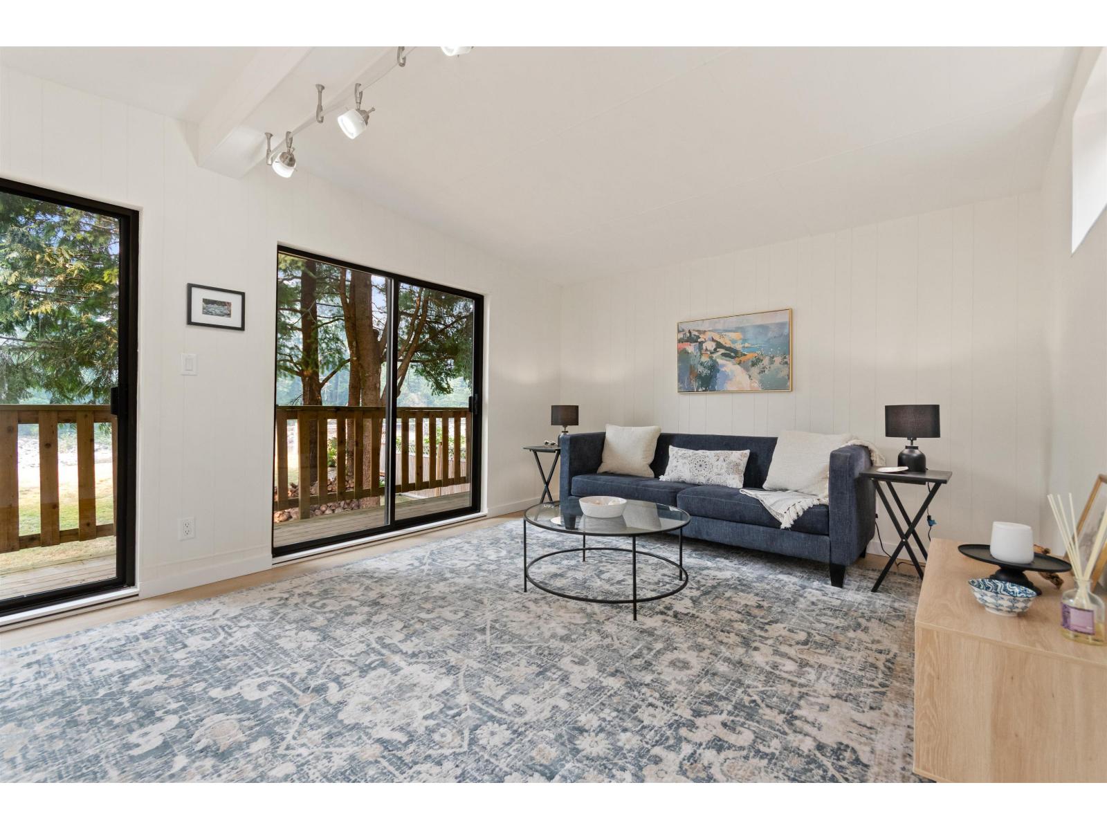 30 Robertson Crescent Property Photo 16