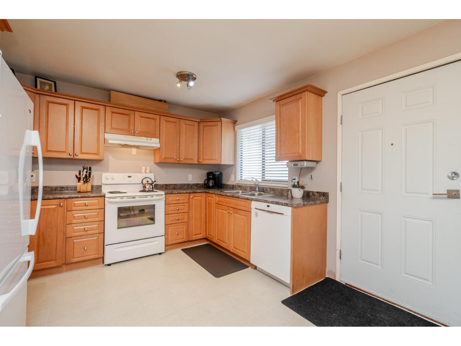 8570 152 Street Property Photo 3