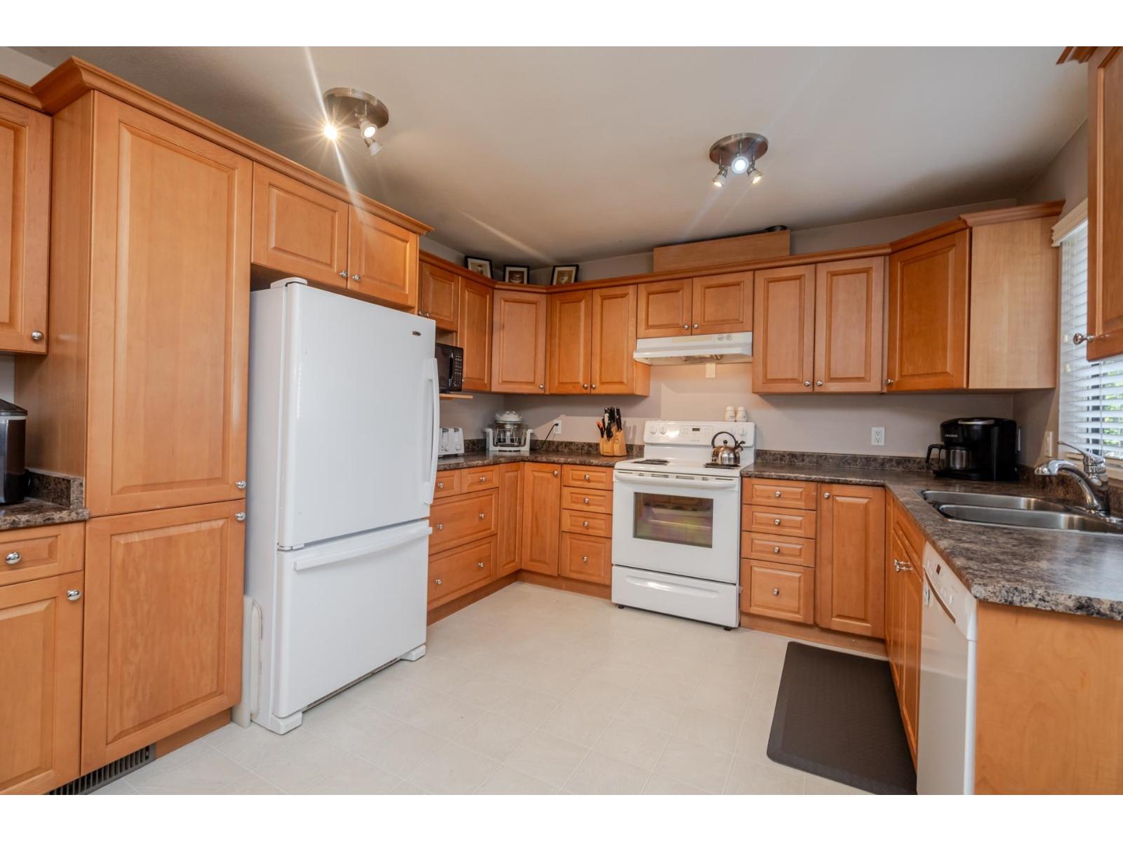 8570 152 Street Property Photo 4