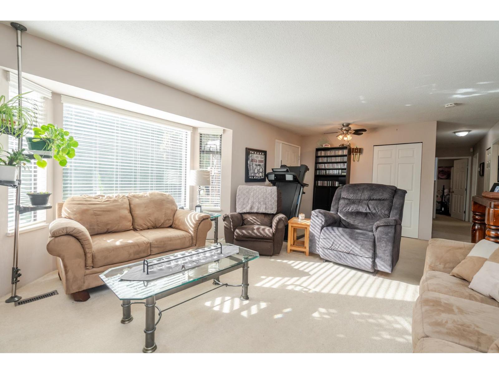 8570 152 Street Property Photo 8