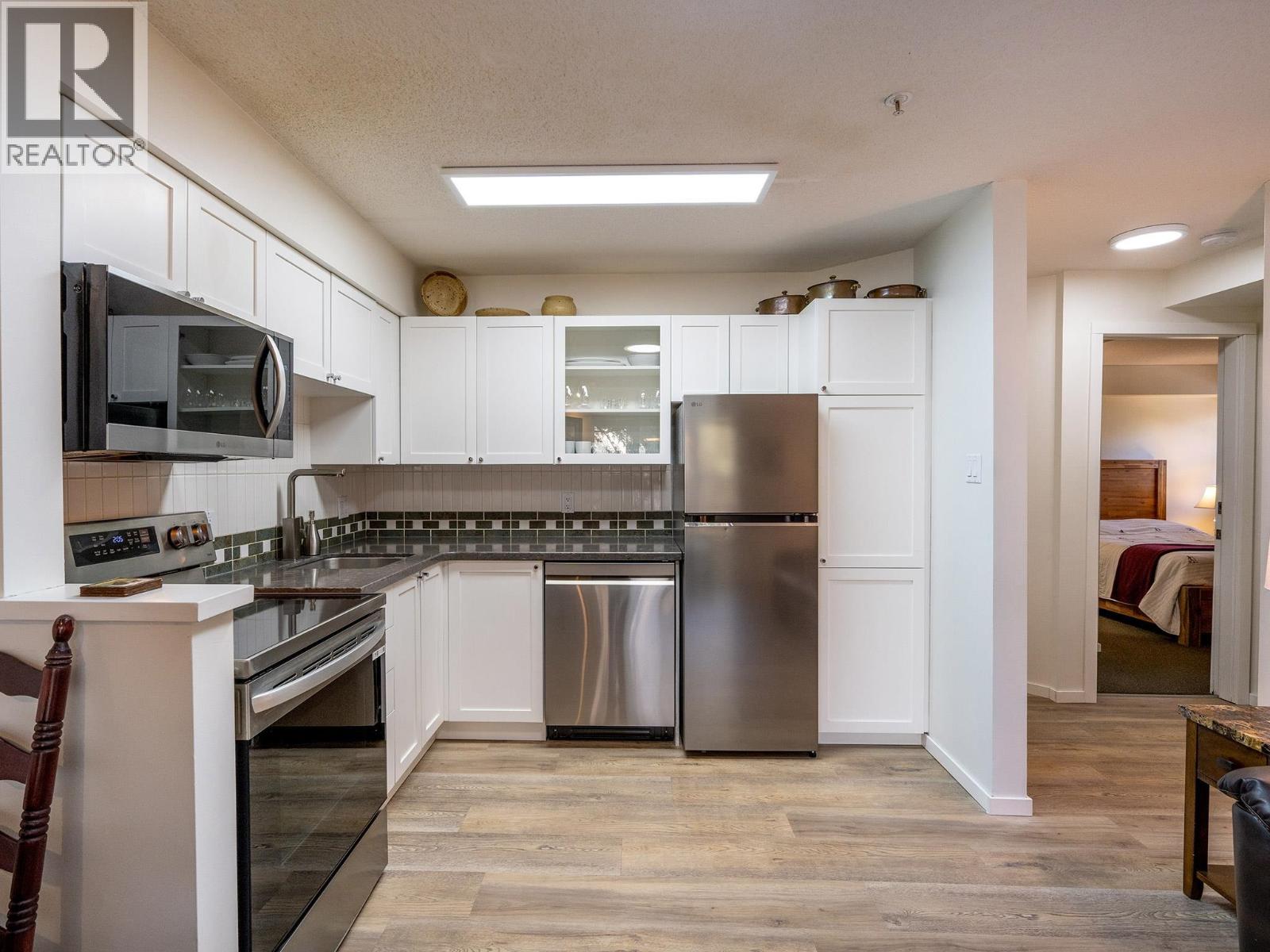 3 4388 Northlands Boulevard Property Photo 7