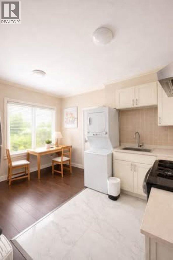 387x S Elmwood Street Property Photo 7