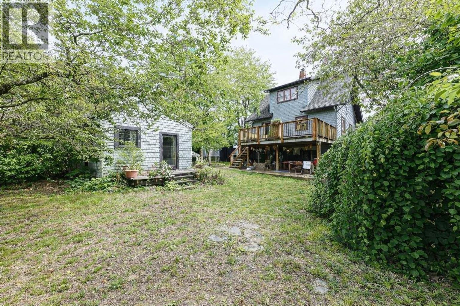 364 E 14th Street Property Photo 5