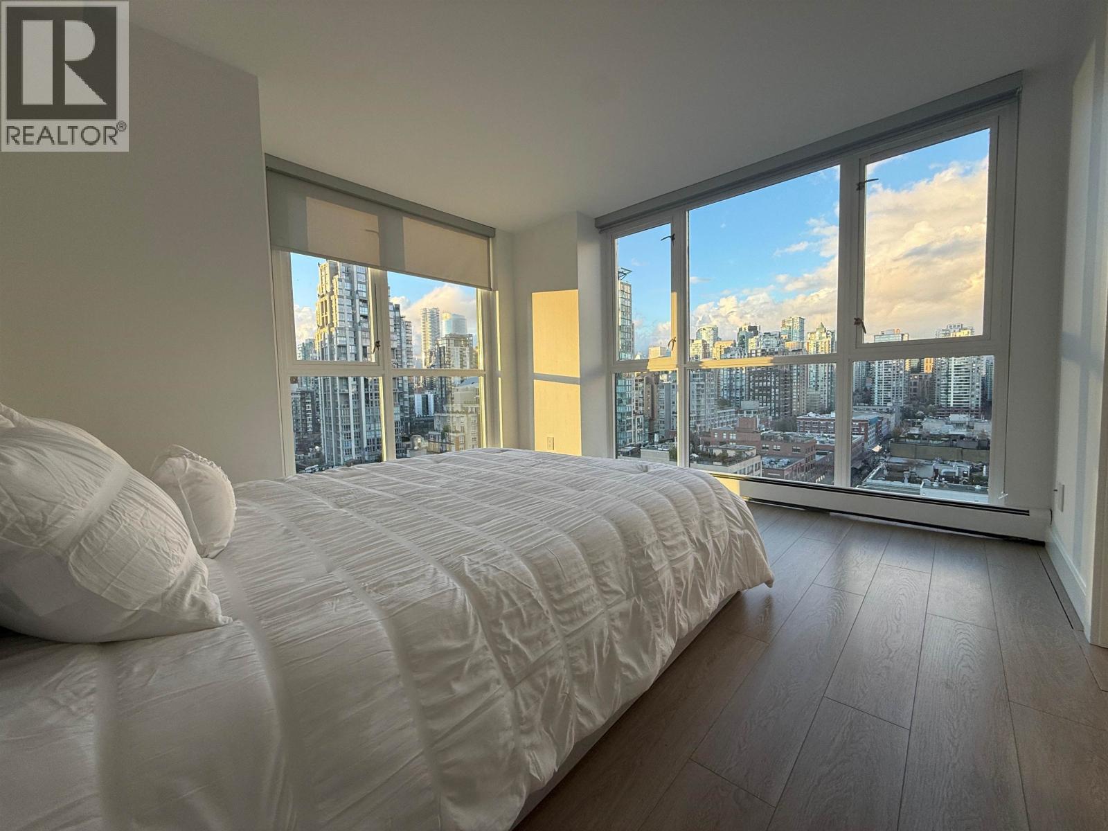 1801 289 Drake Street Property Photo 2