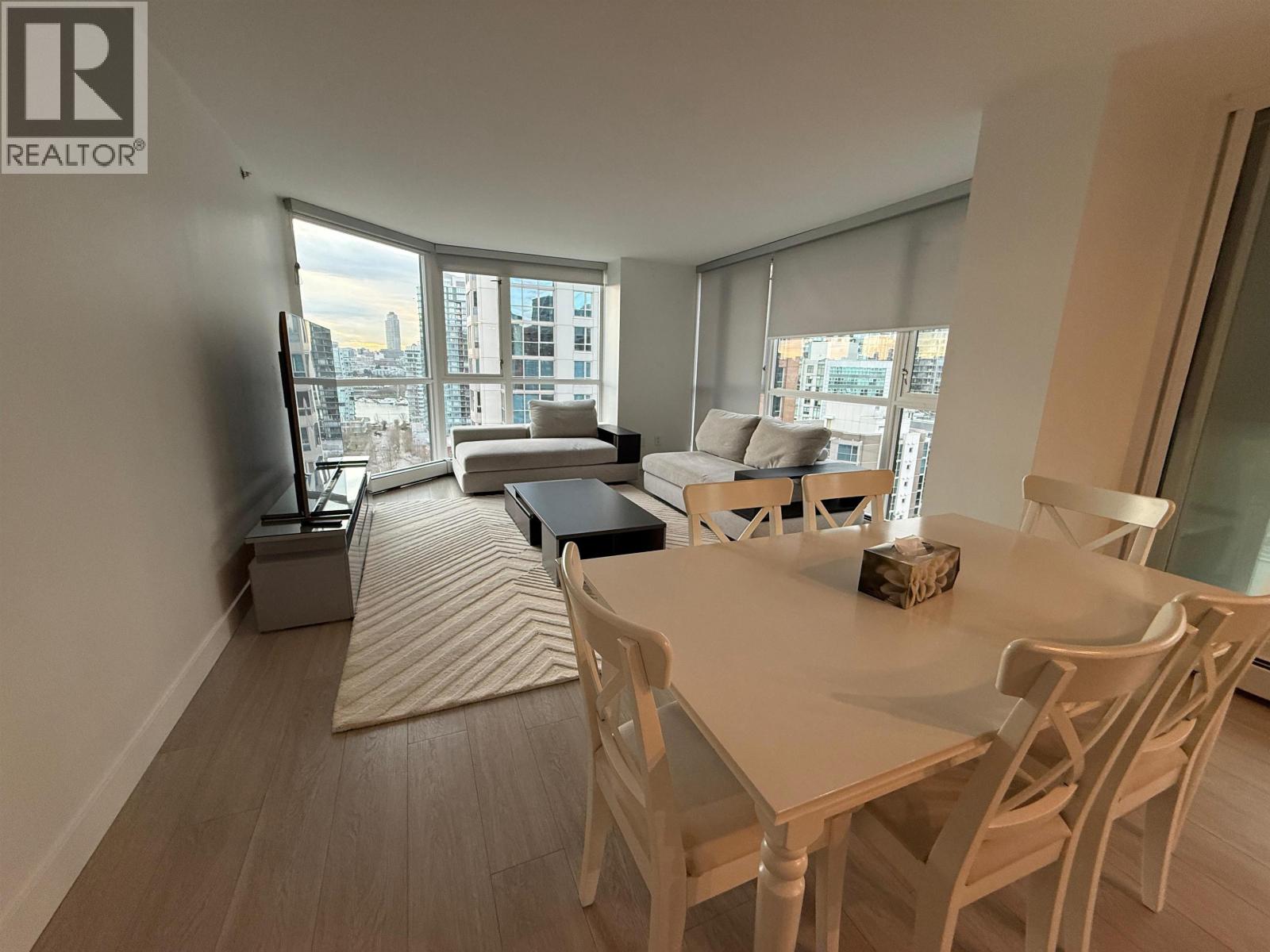 1801 289 Drake Street Property Photo 3