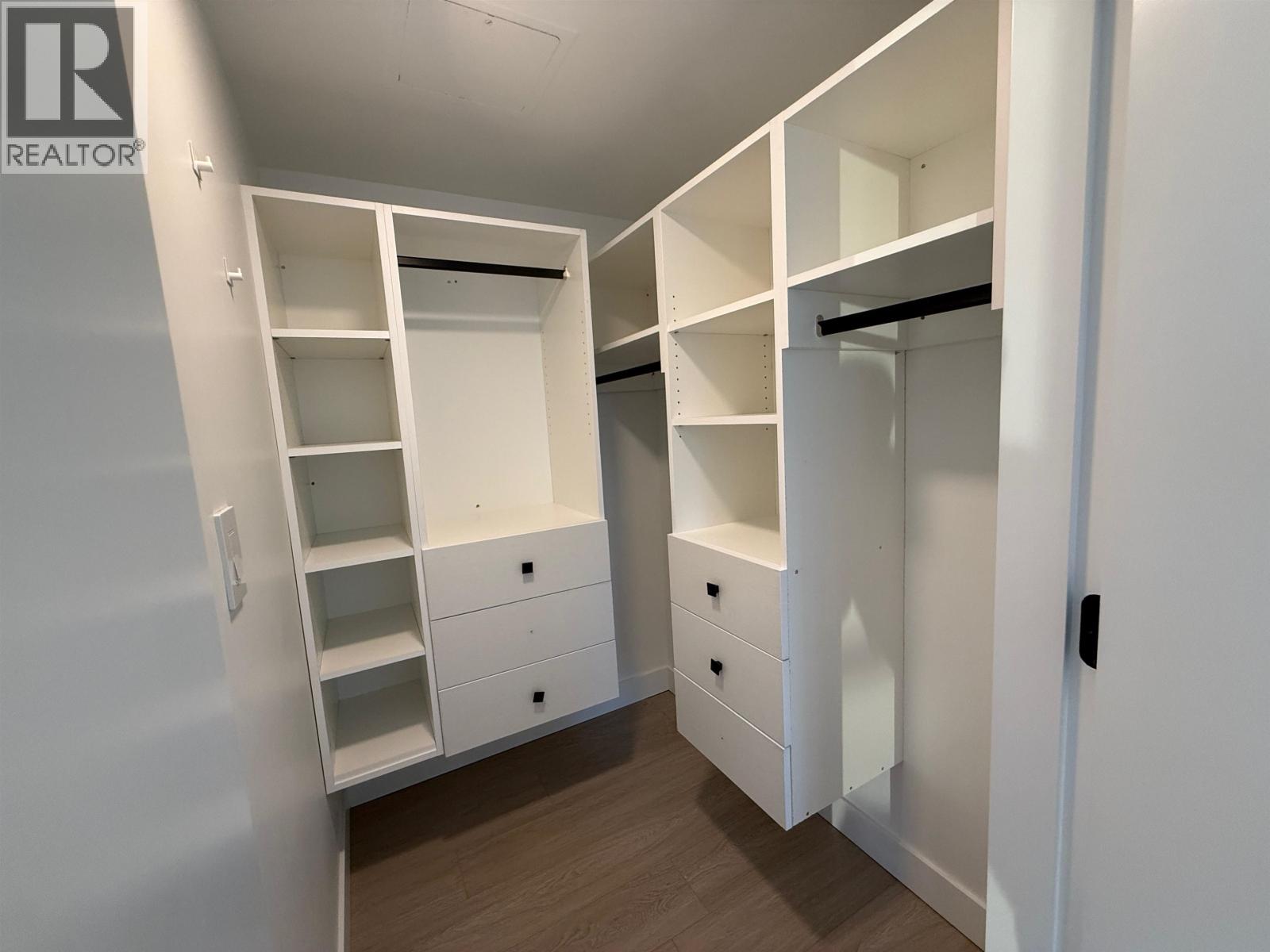 1801 289 Drake Street Property Photo 8