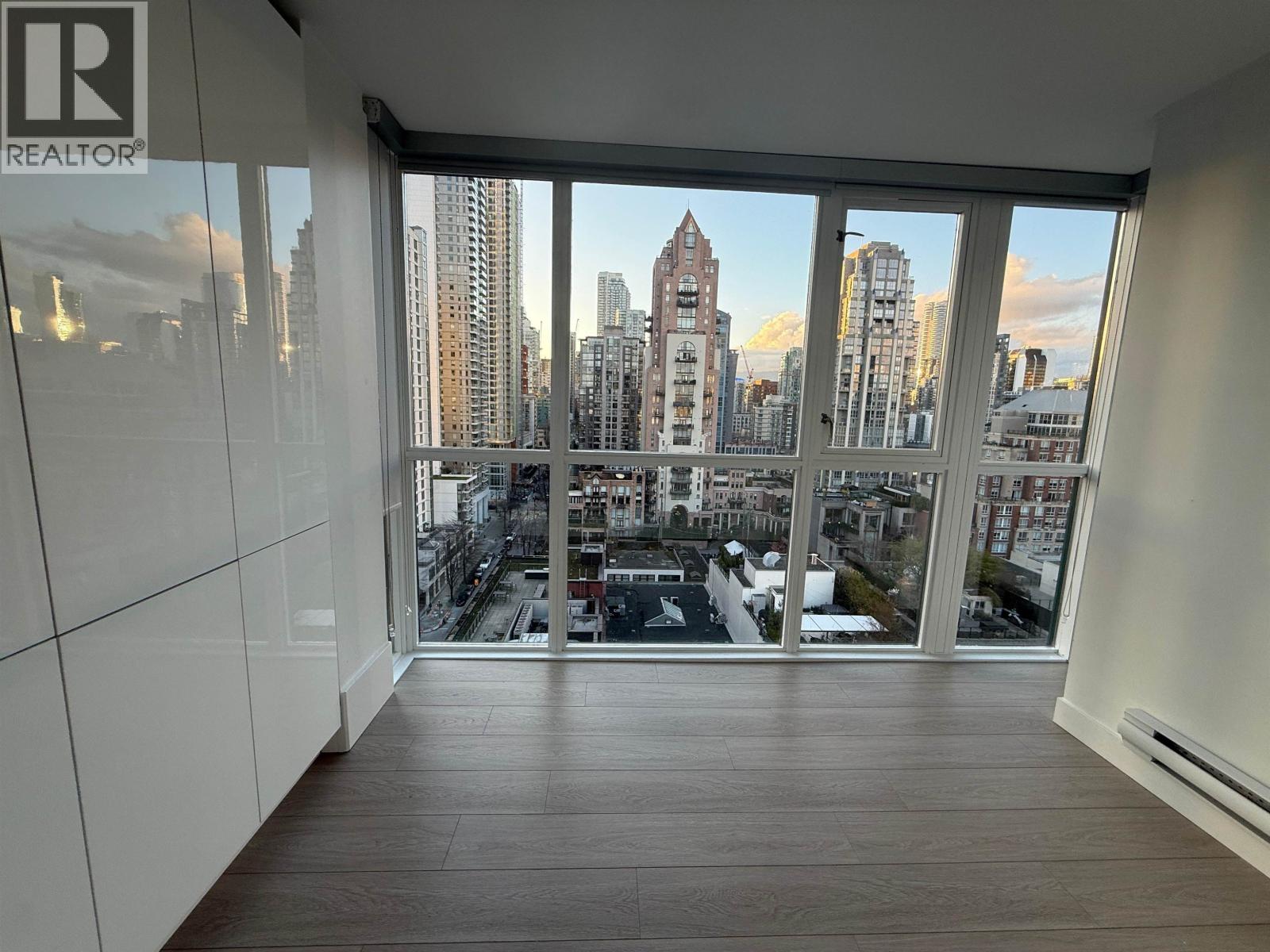 1801 289 Drake Street Property Photo 9