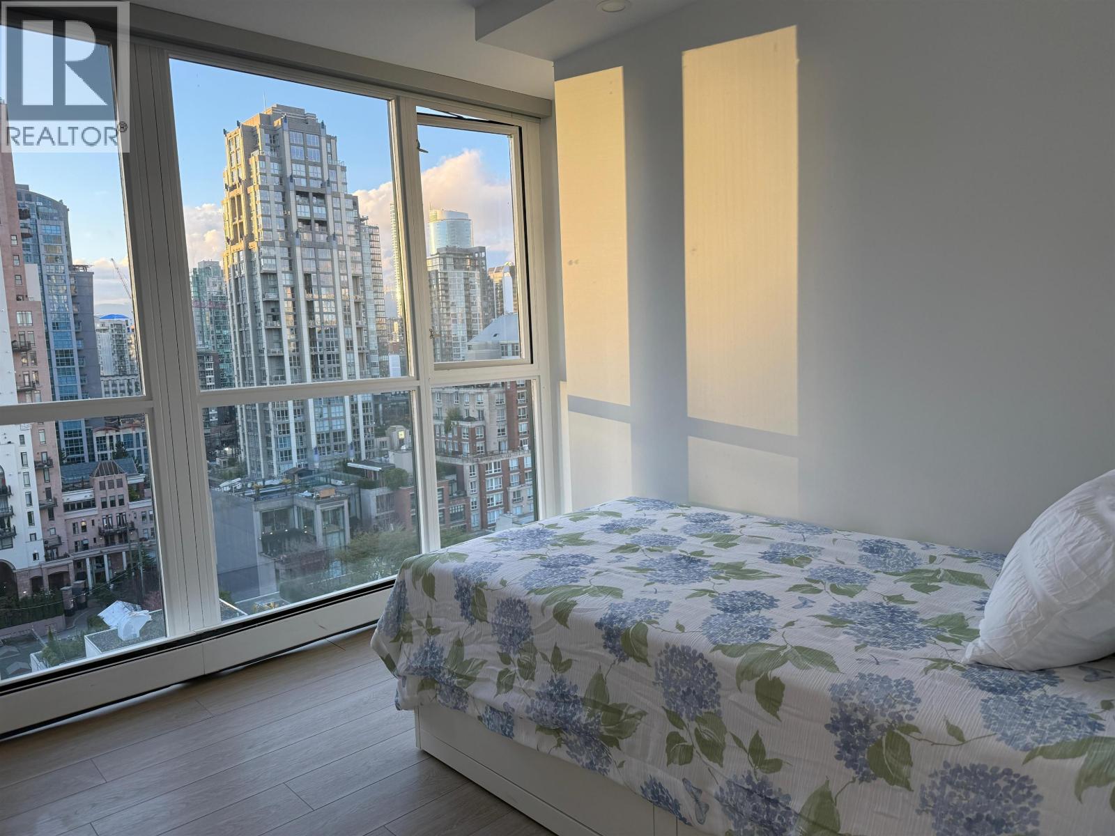 1801 289 Drake Street Property Photo 10