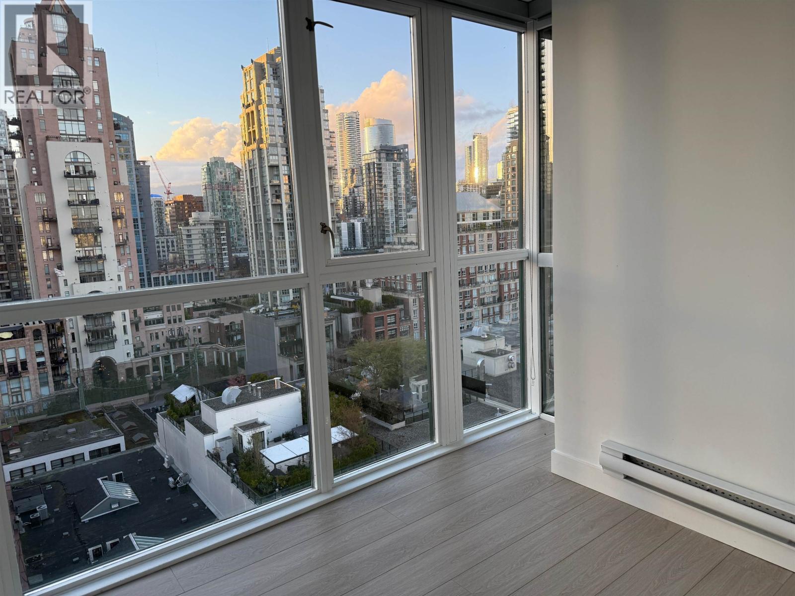 1801 289 Drake Street Property Photo 12