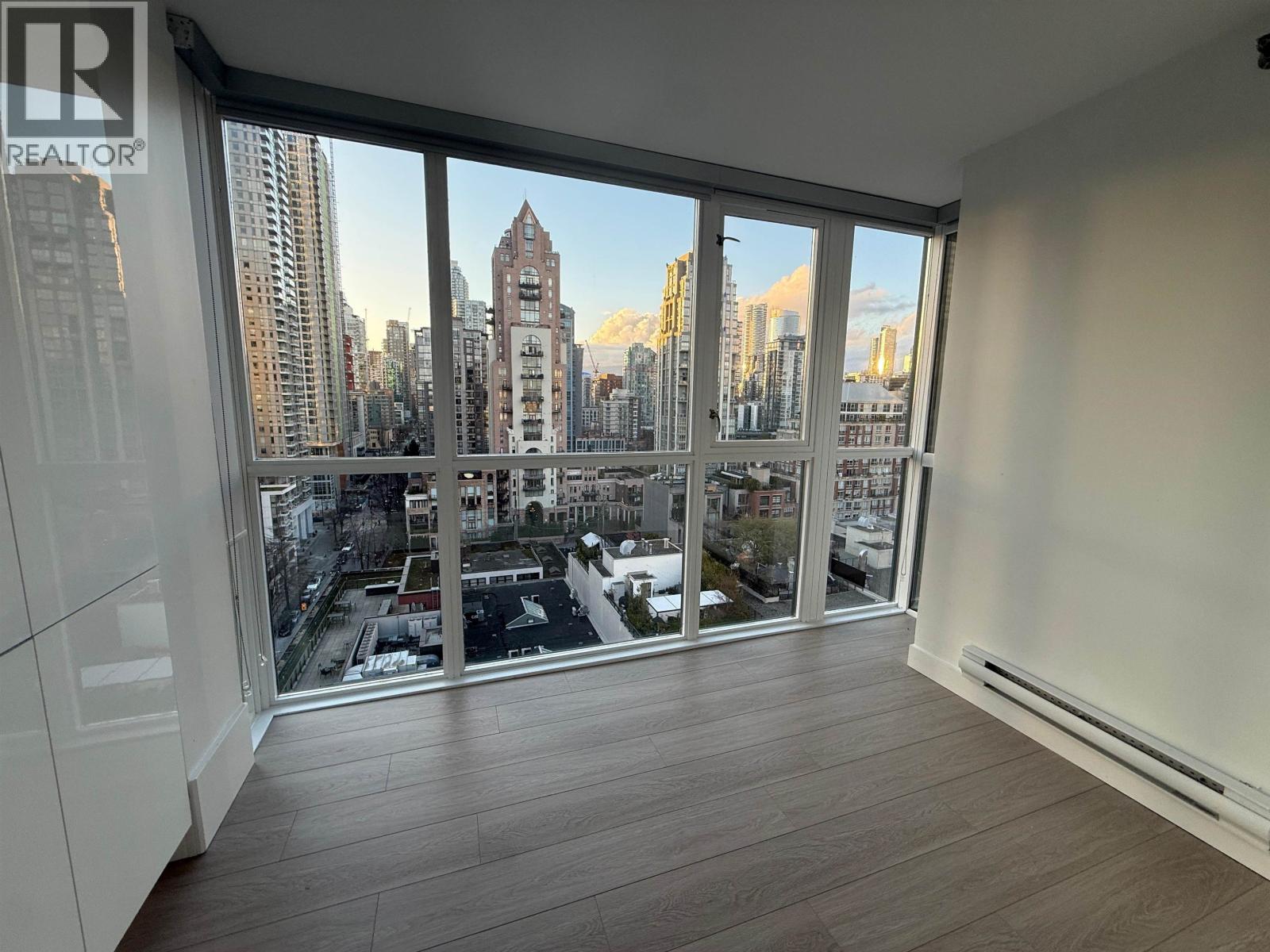 1801 289 Drake Street Property Photo 14