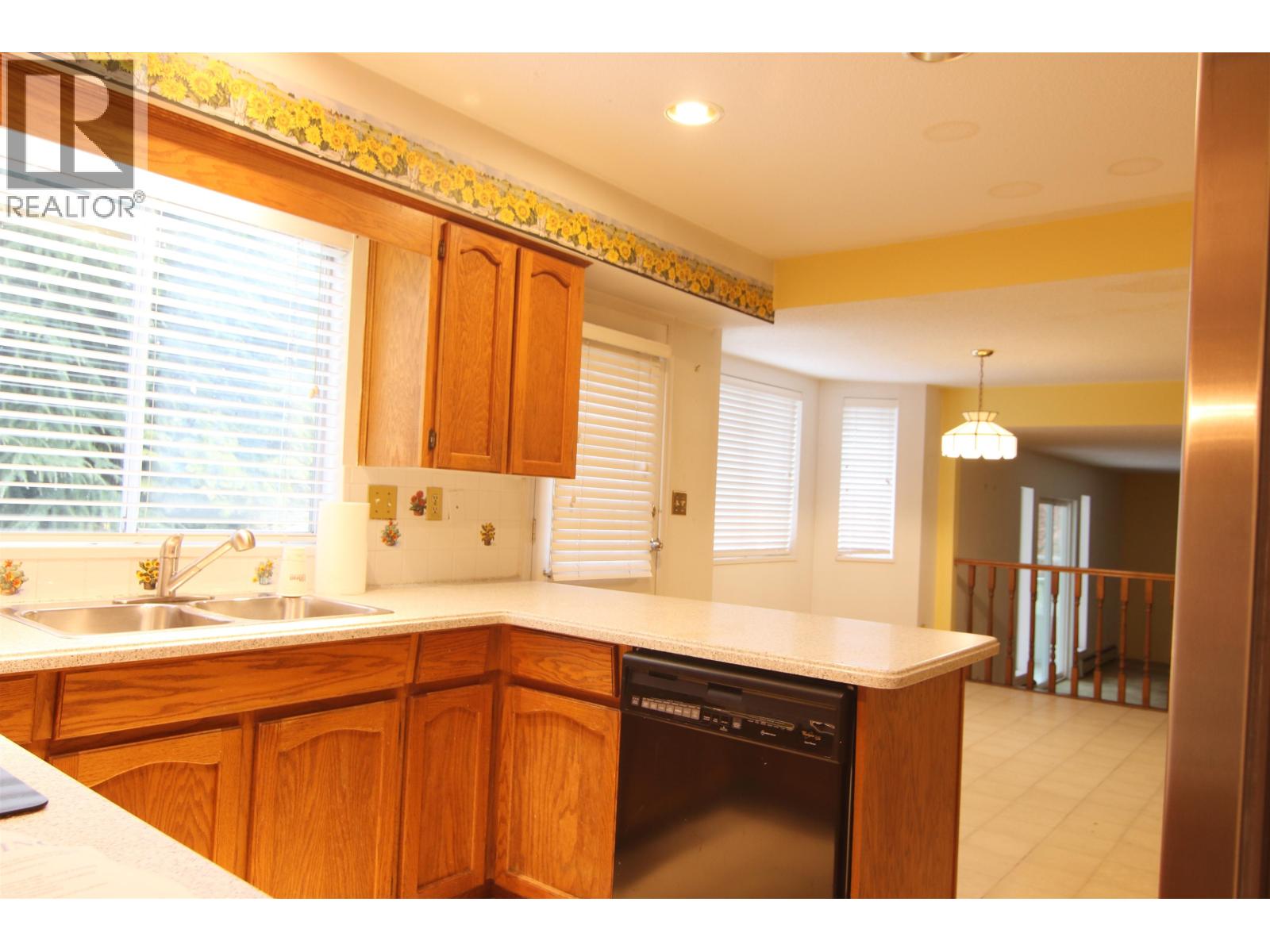 5241 4a Avenue Property Photo 7