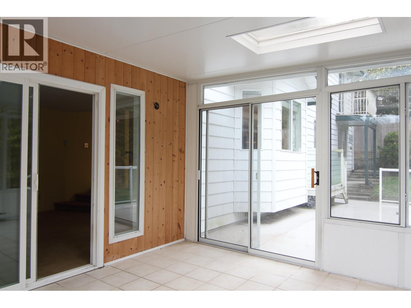 5241 4a Avenue Property Photo 11