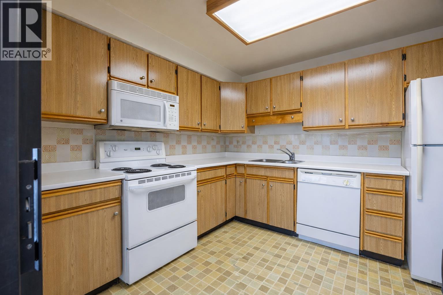 902 615 Belmont Street Property Photo 9
