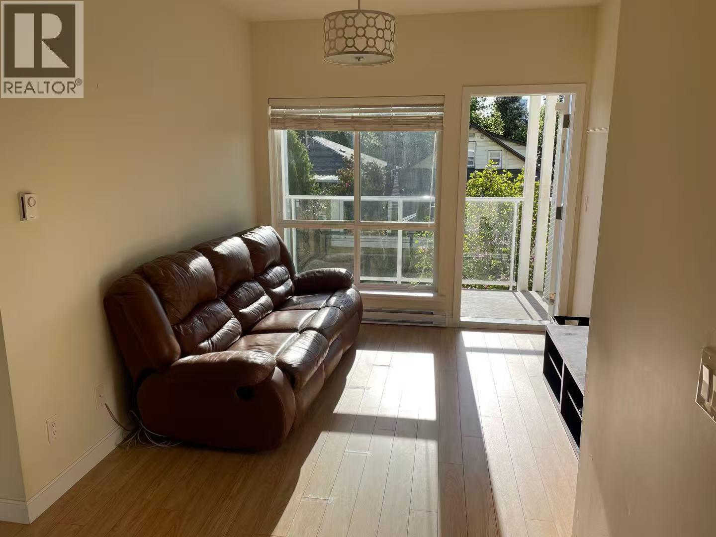 202 5655 Inman Avenue Property Photo 3