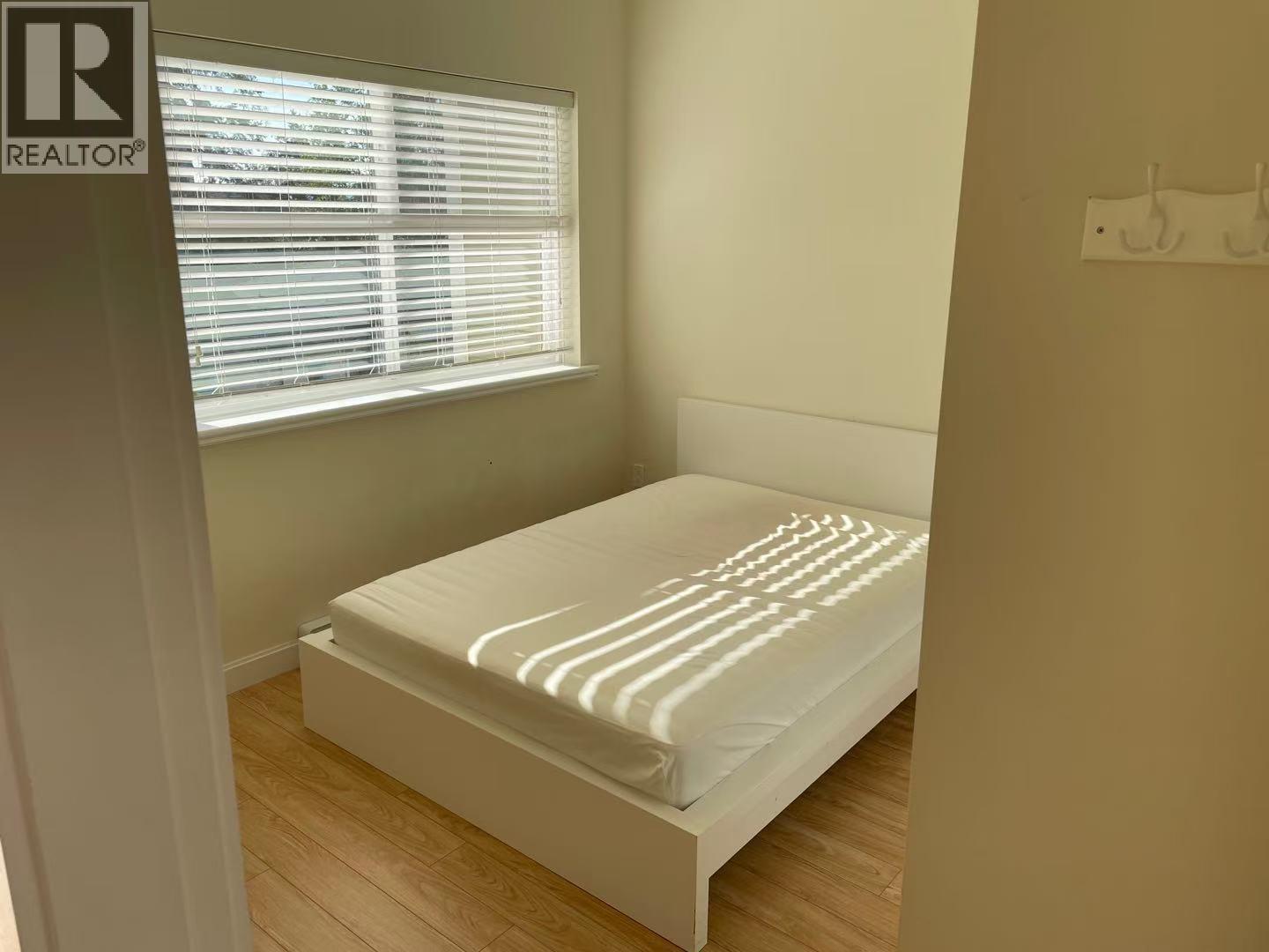 202 5655 Inman Avenue Property Photo 4