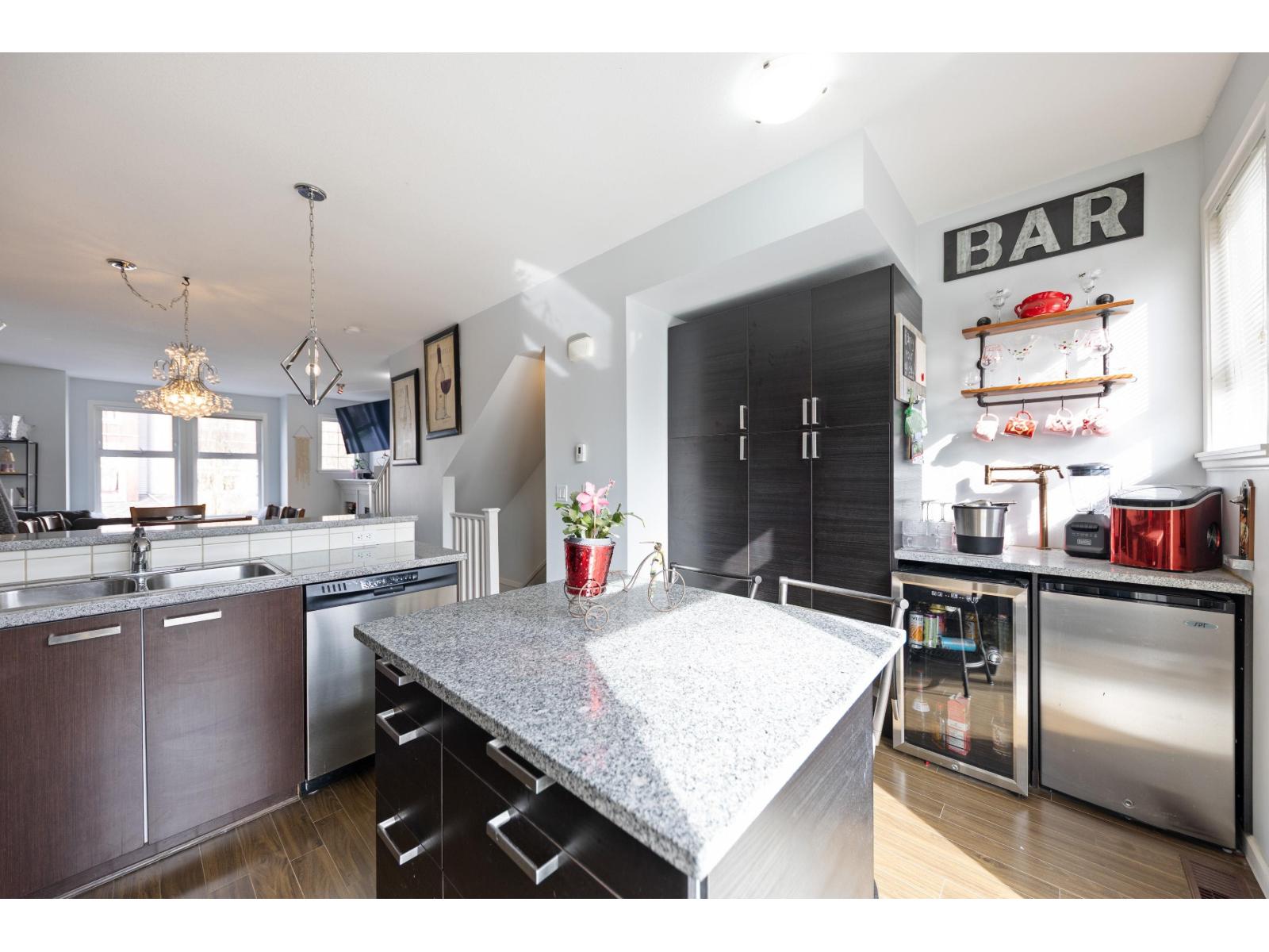 96 18777 68a Avenue Property Photo 4