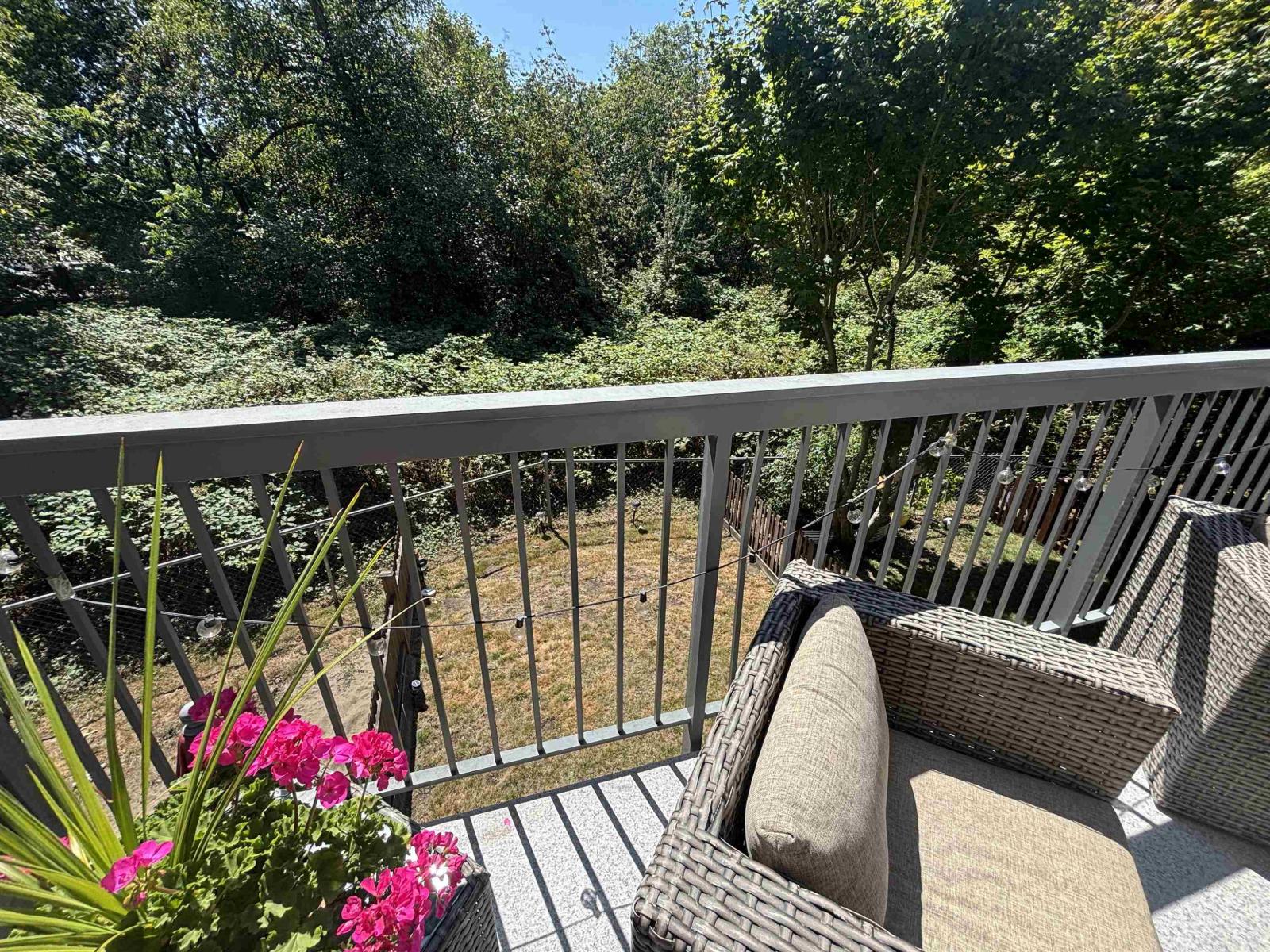 96 18777 68a Avenue Property Photo 8
